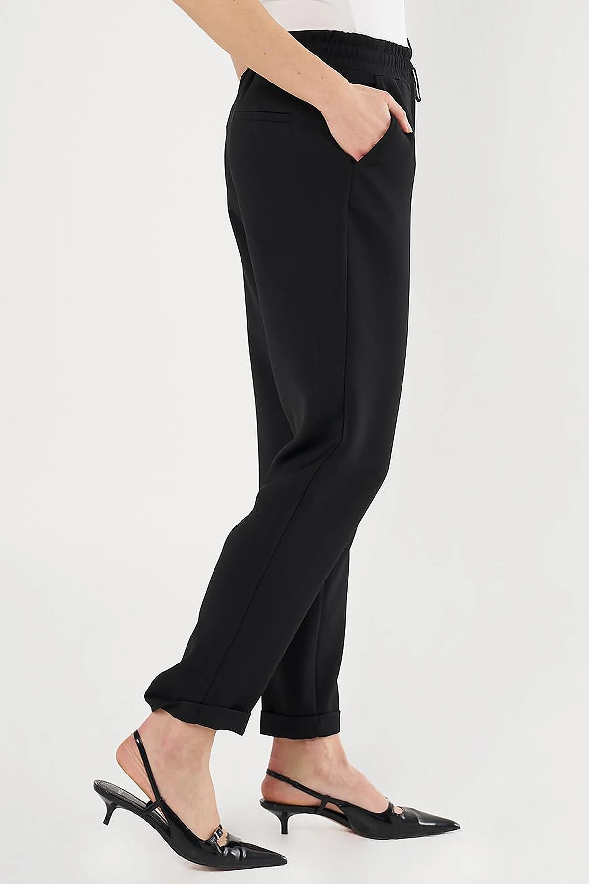Pocket Detail Carrot-Cut Pants Black