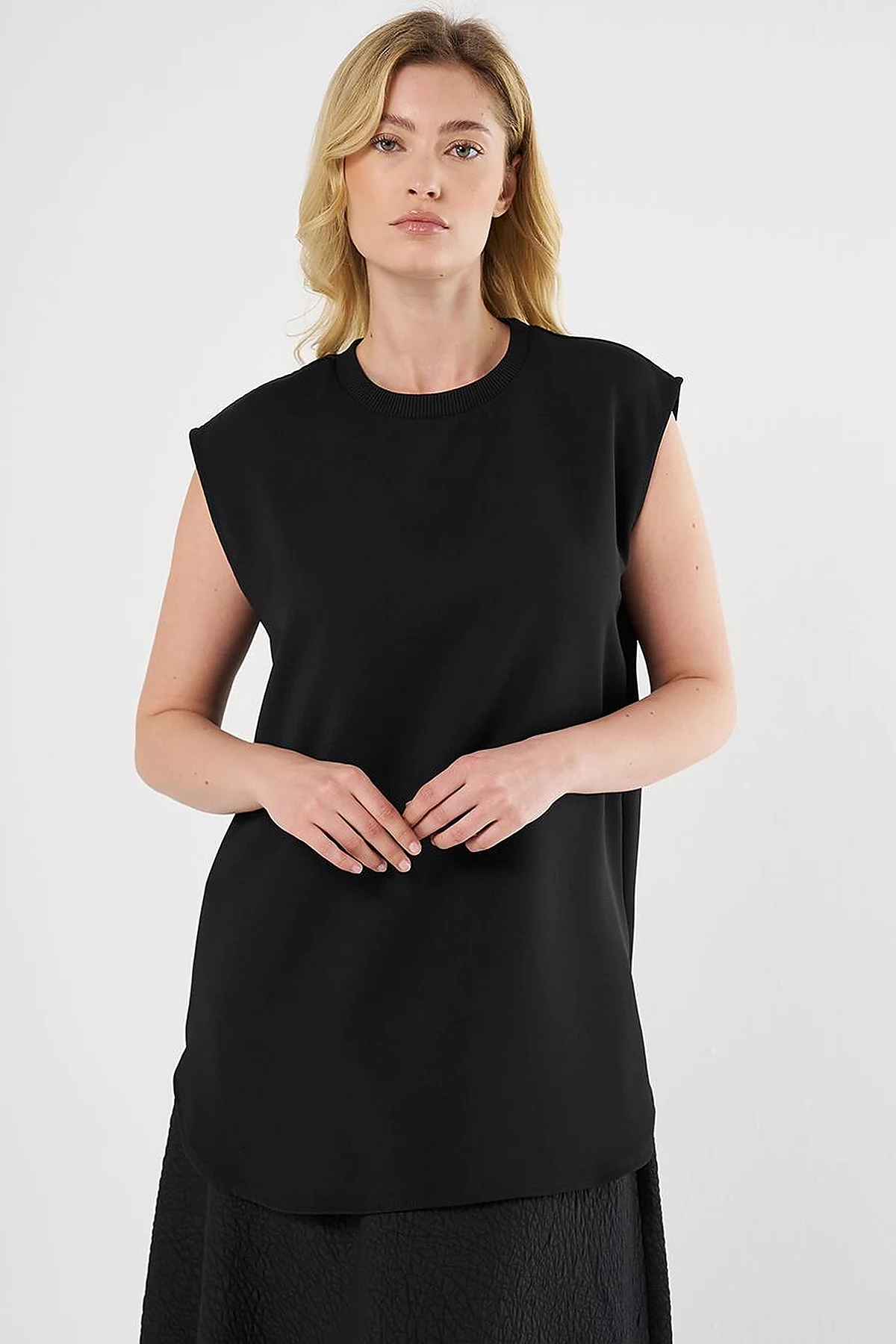 Sleeveless T-Shirt in Black