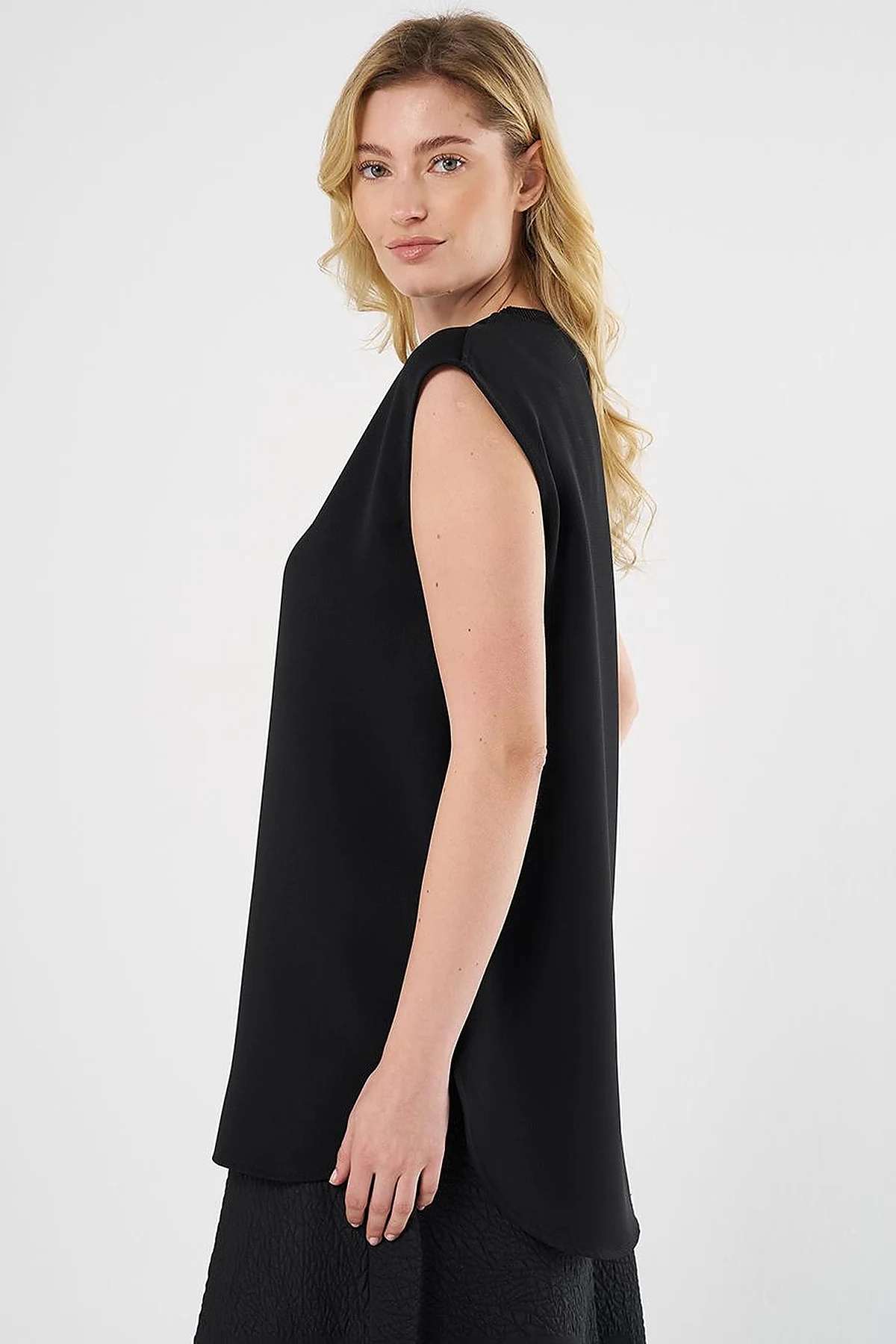 Sleeveless T-Shirt in Black