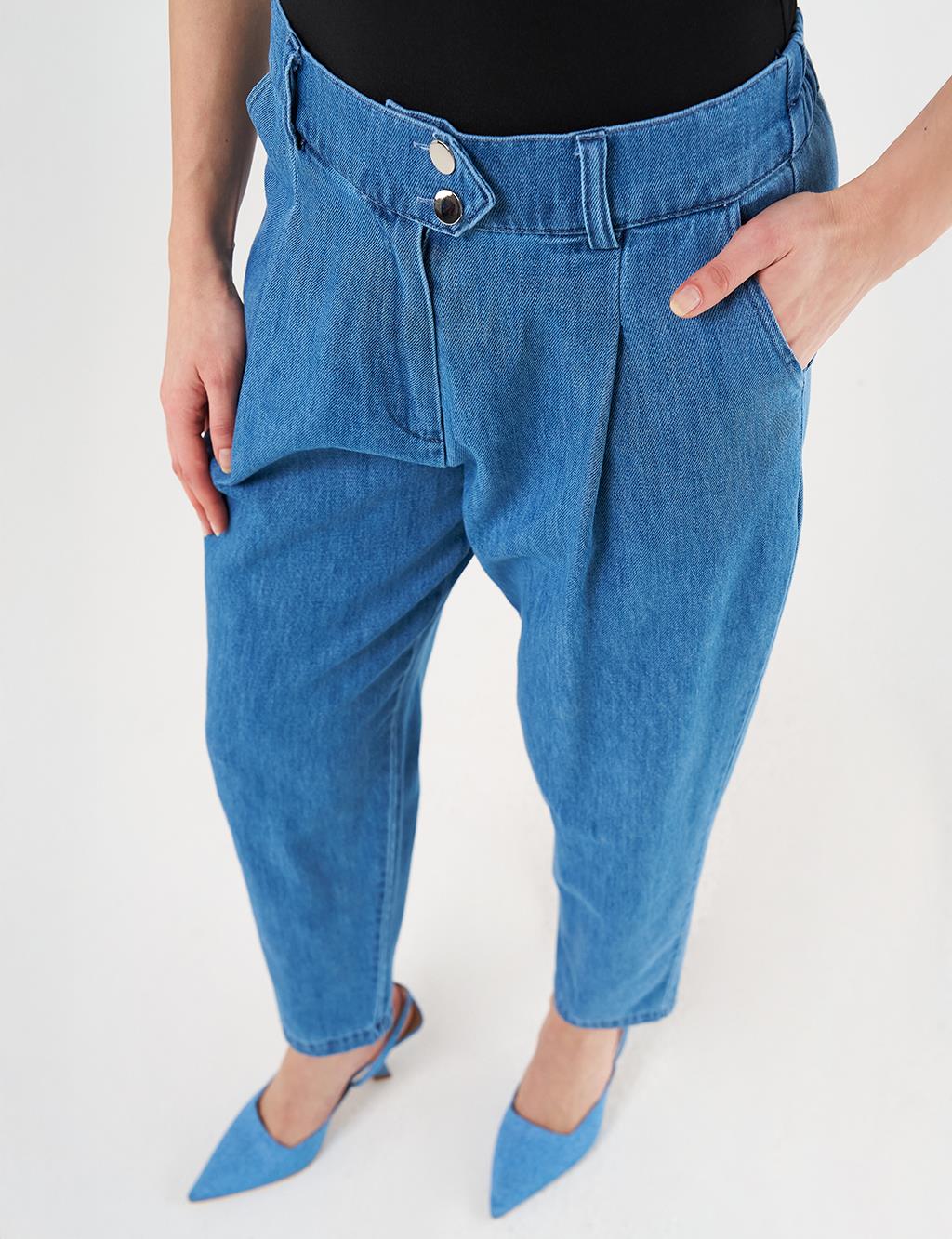 Pleated Carrot Cut Denim Pants Indigo