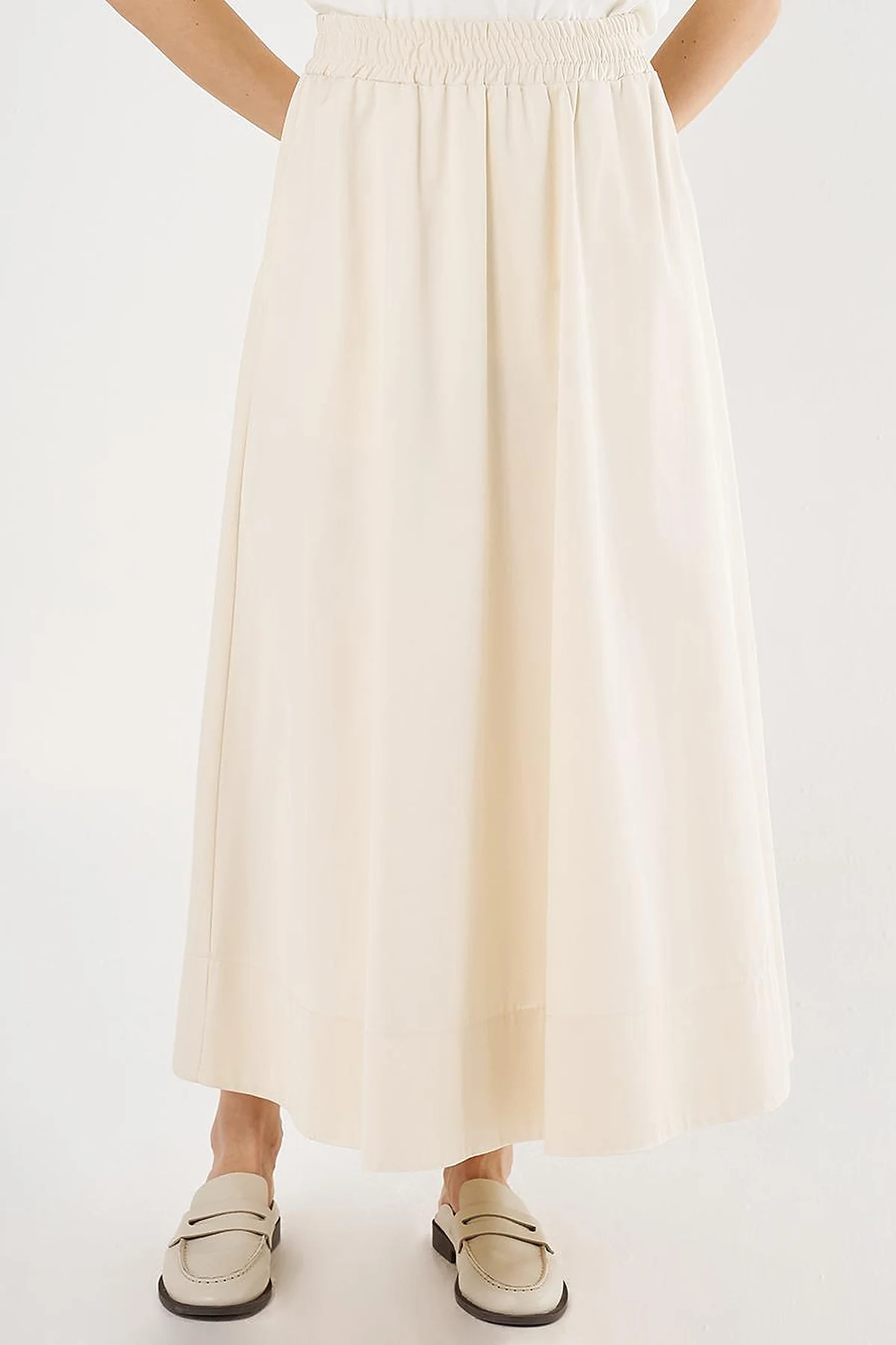 Pocket Detail Flared Skirt Cream
