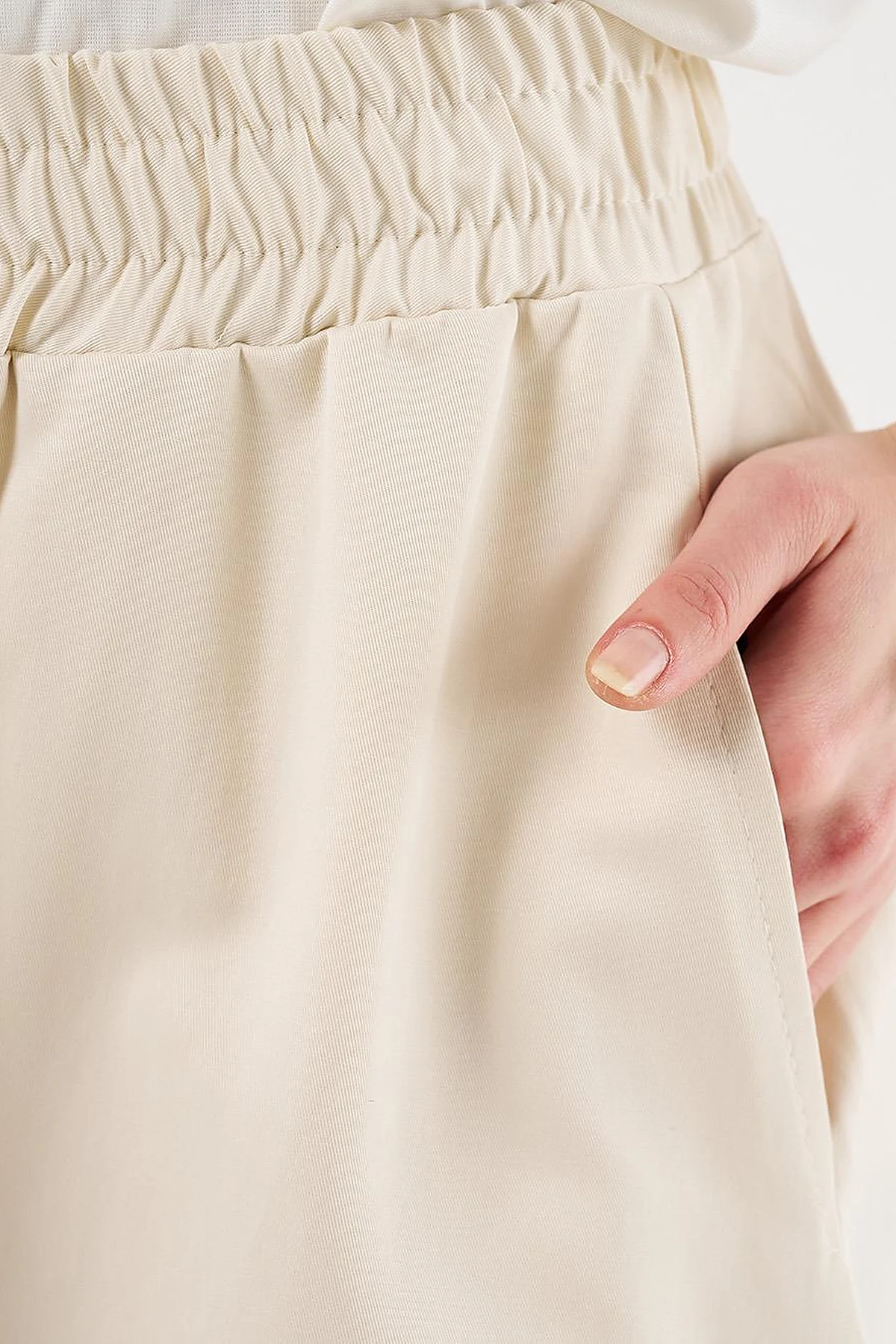 Pocket Detail Flared Skirt Cream