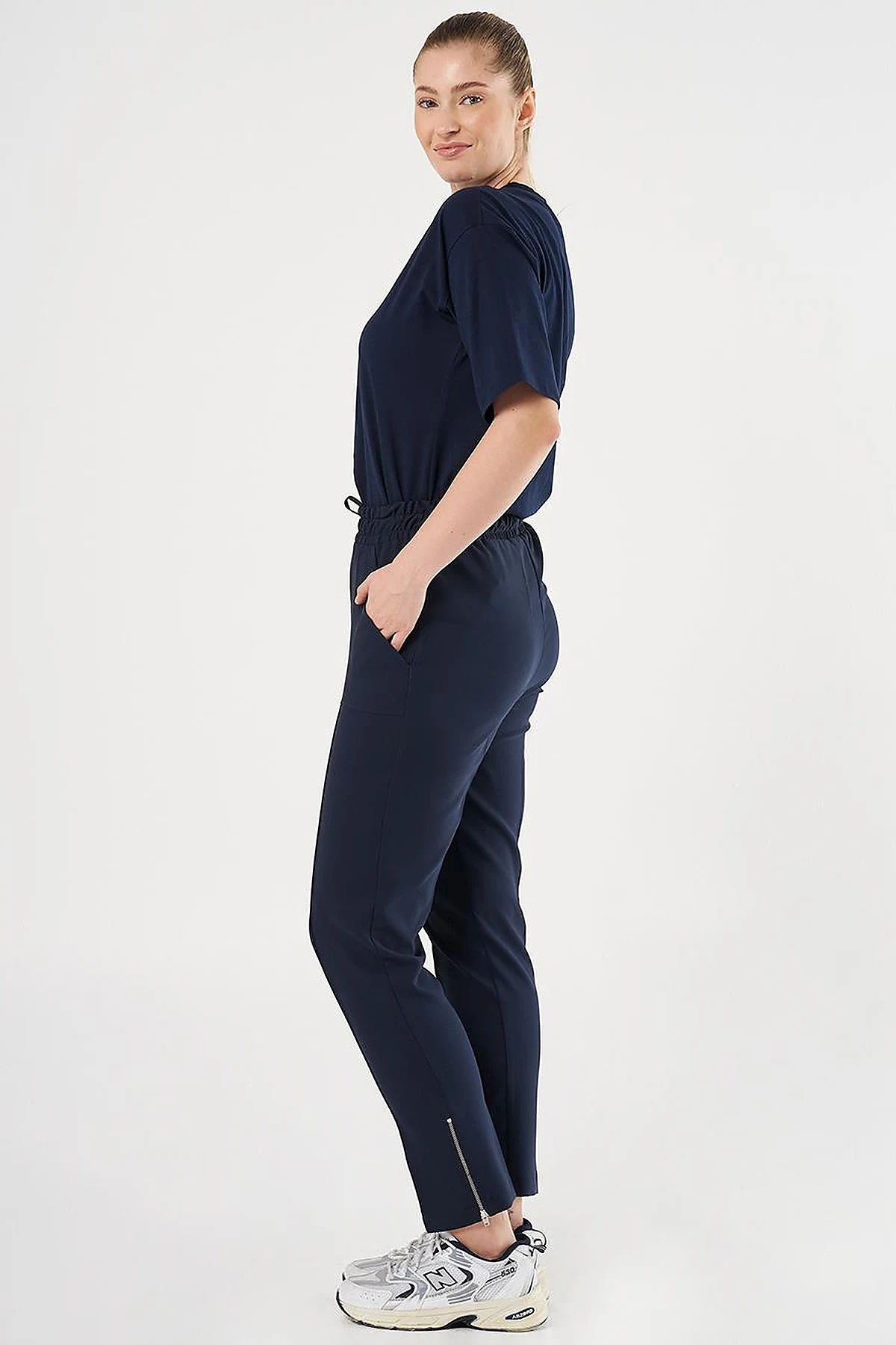 Wide Pocket Topstitched Pants in Dark Navy