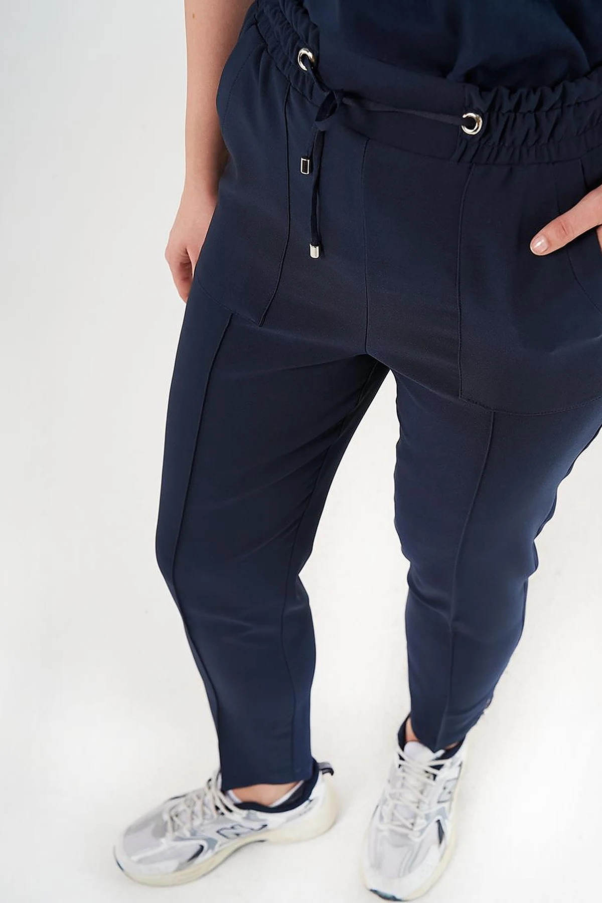 Wide Pocket Topstitched Pants in Dark Navy