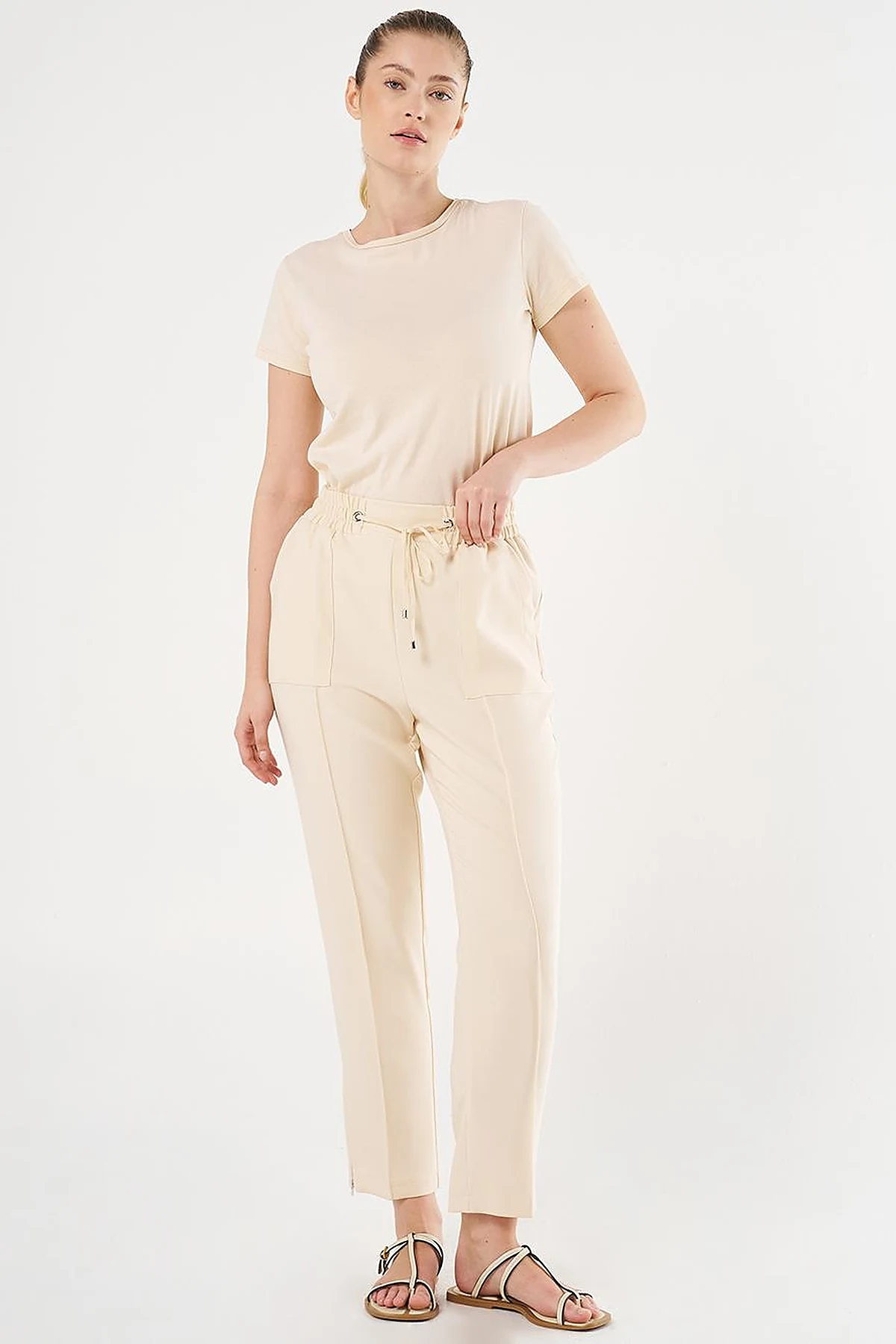 Wide Pocket Topstitched Pants in Cream