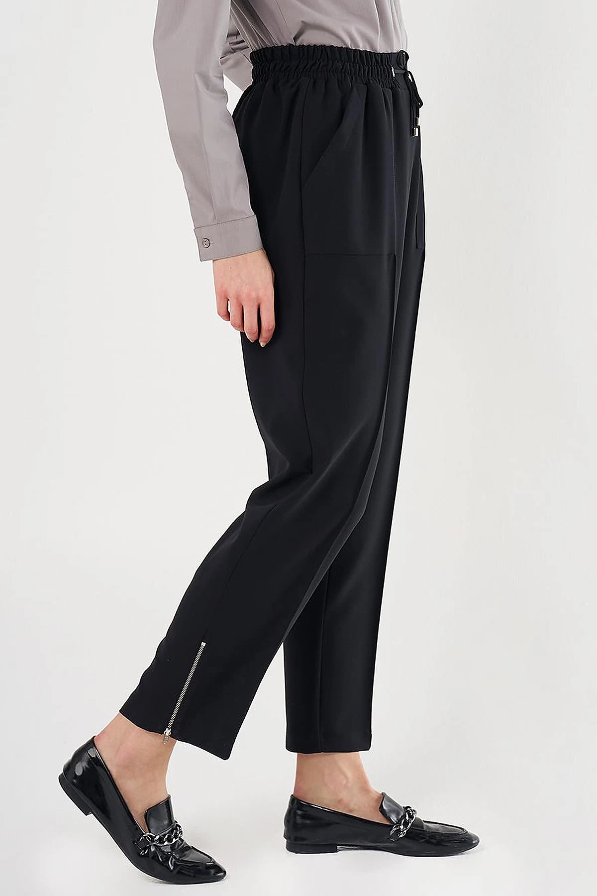 Wide Pocket Topstitched Pants in Black