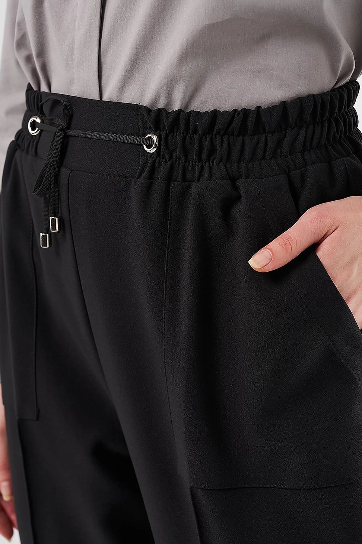 Wide Pocket Topstitched Pants in Black