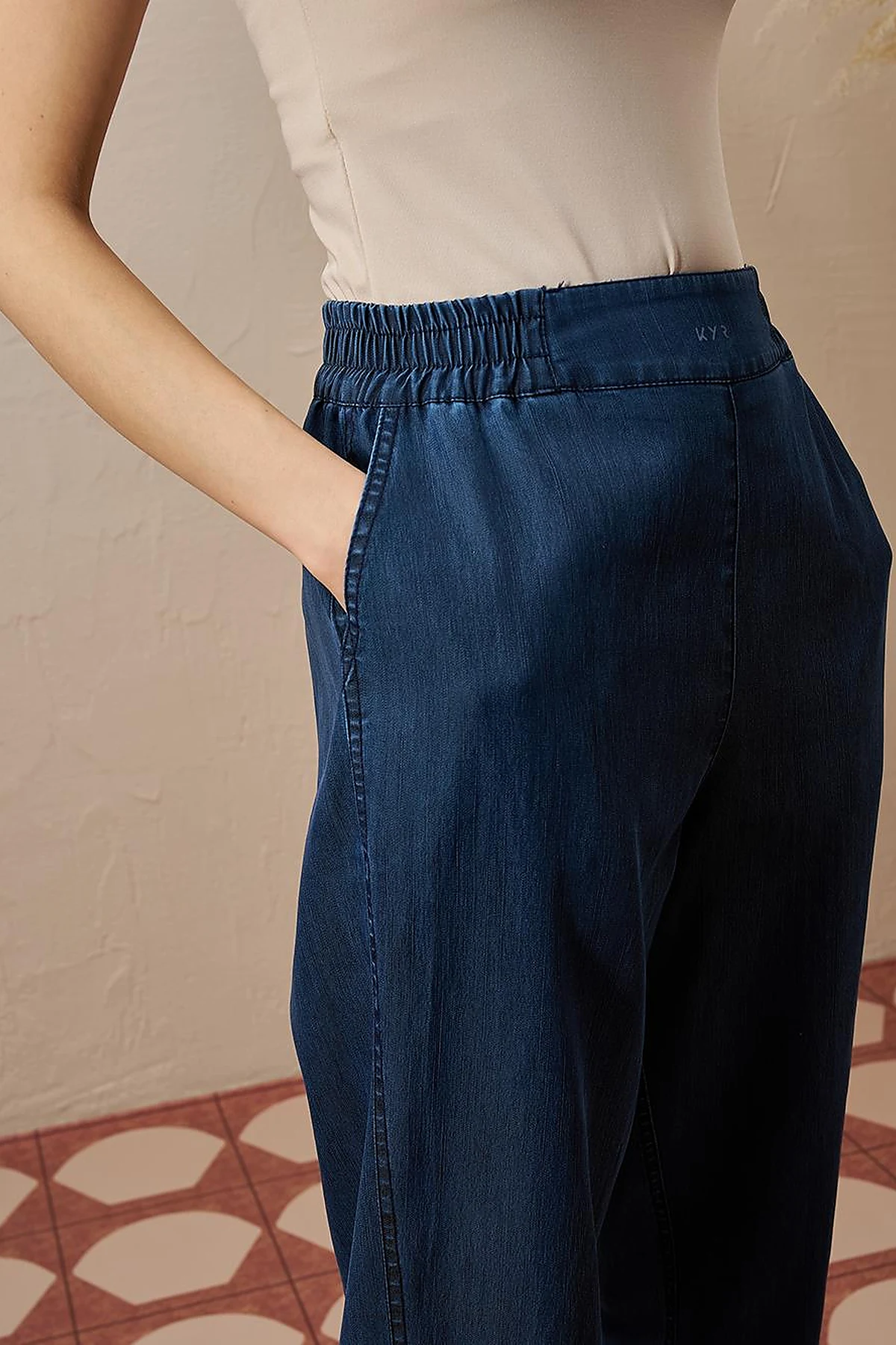 High-Waisted Elasticated Tapered Lyocell Pants Navy Blue