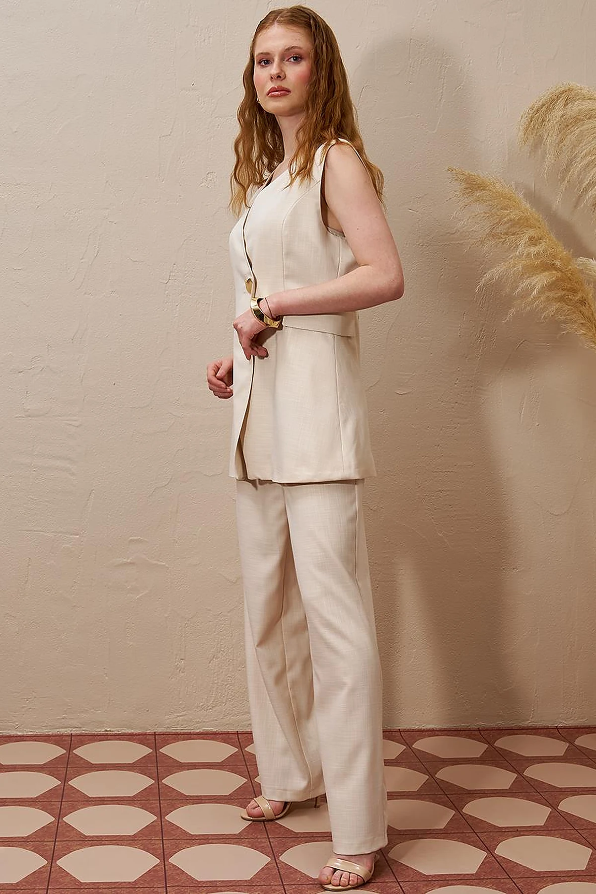 Metal Accessory Detailed Two Piece Suit Cream
