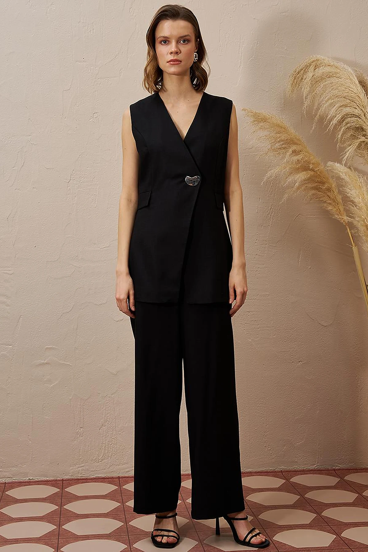 Metal Accessory Detailed Two Piece Suit Black