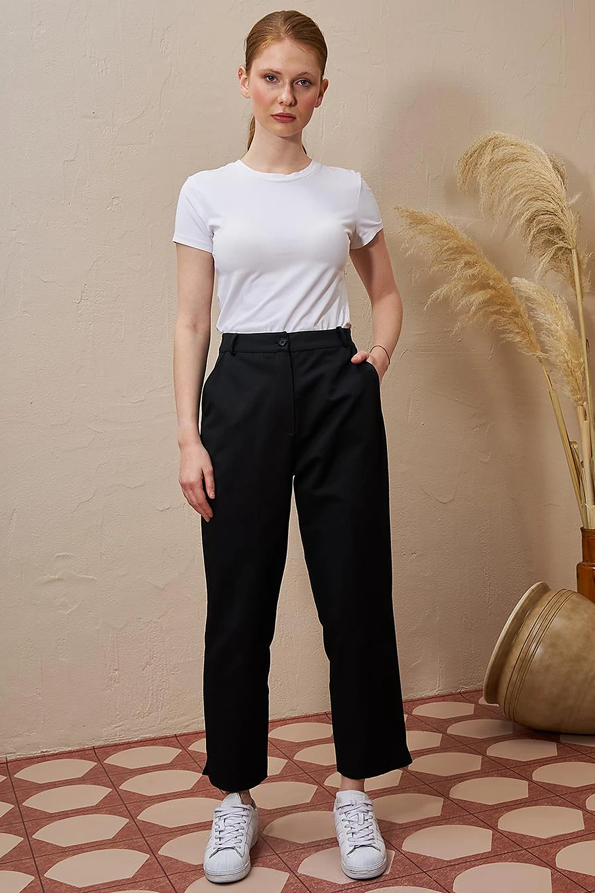 Slit-Hem Carrot Cut Pants Black