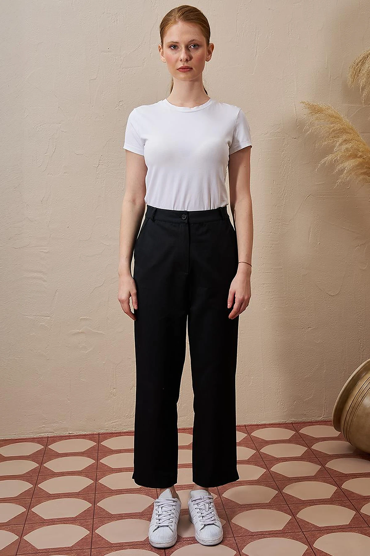 Slit-Hem Carrot Cut Pants Black