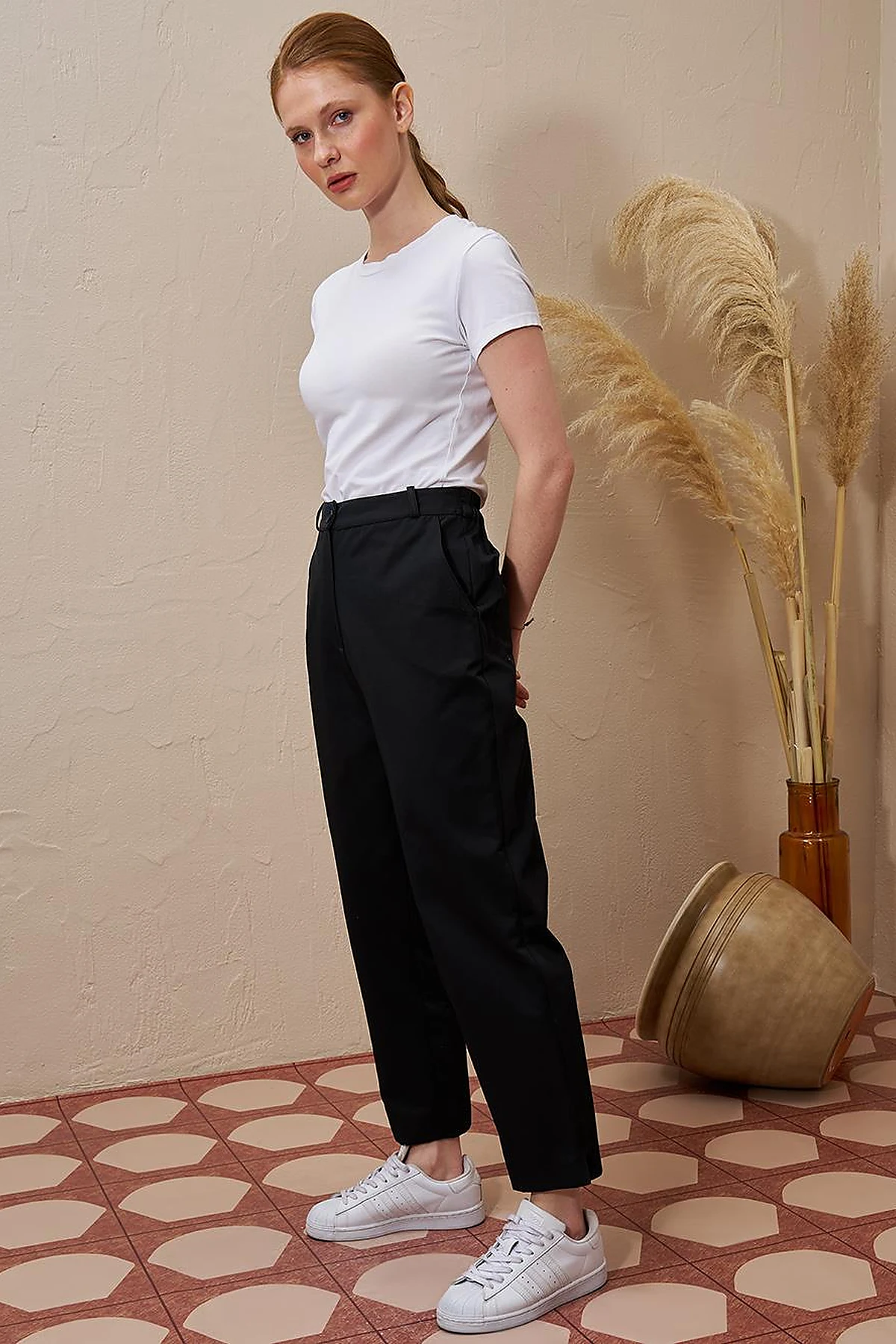 Slit-Hem Carrot Cut Pants Black
