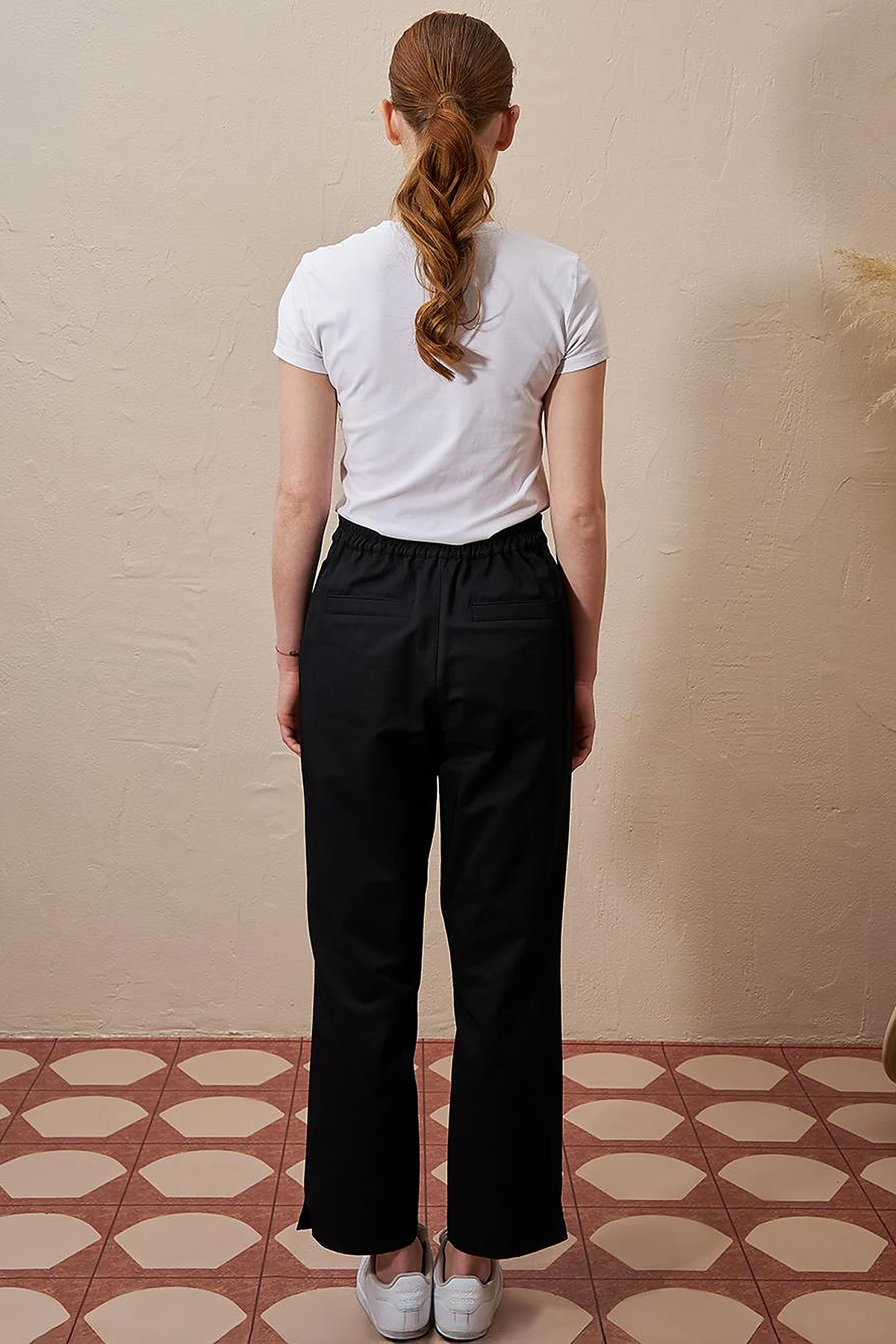 Slit-Hem Carrot Cut Pants Black