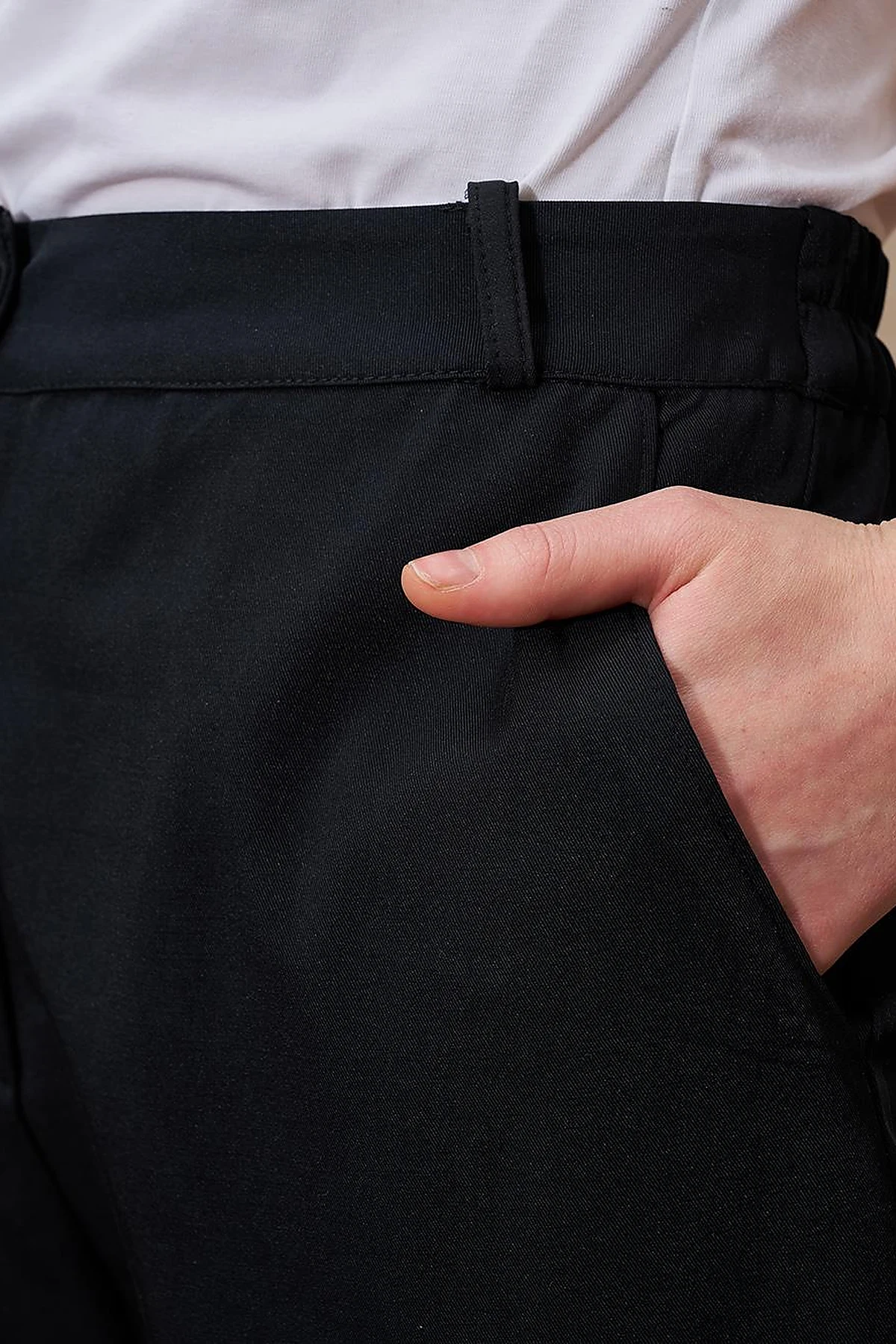 Slit-Hem Carrot Cut Pants Black