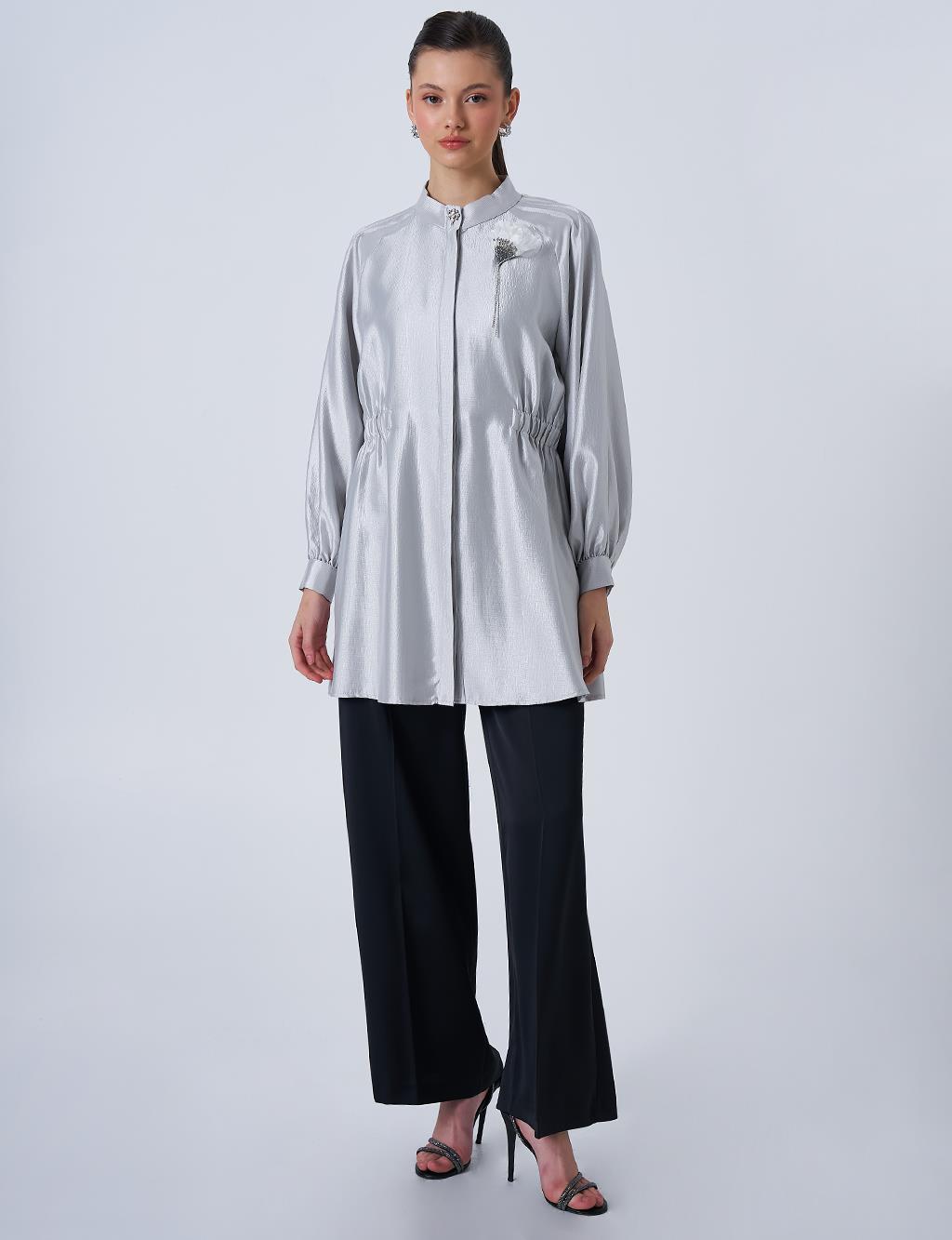 Broş Detaylı Saten Tunik Gri