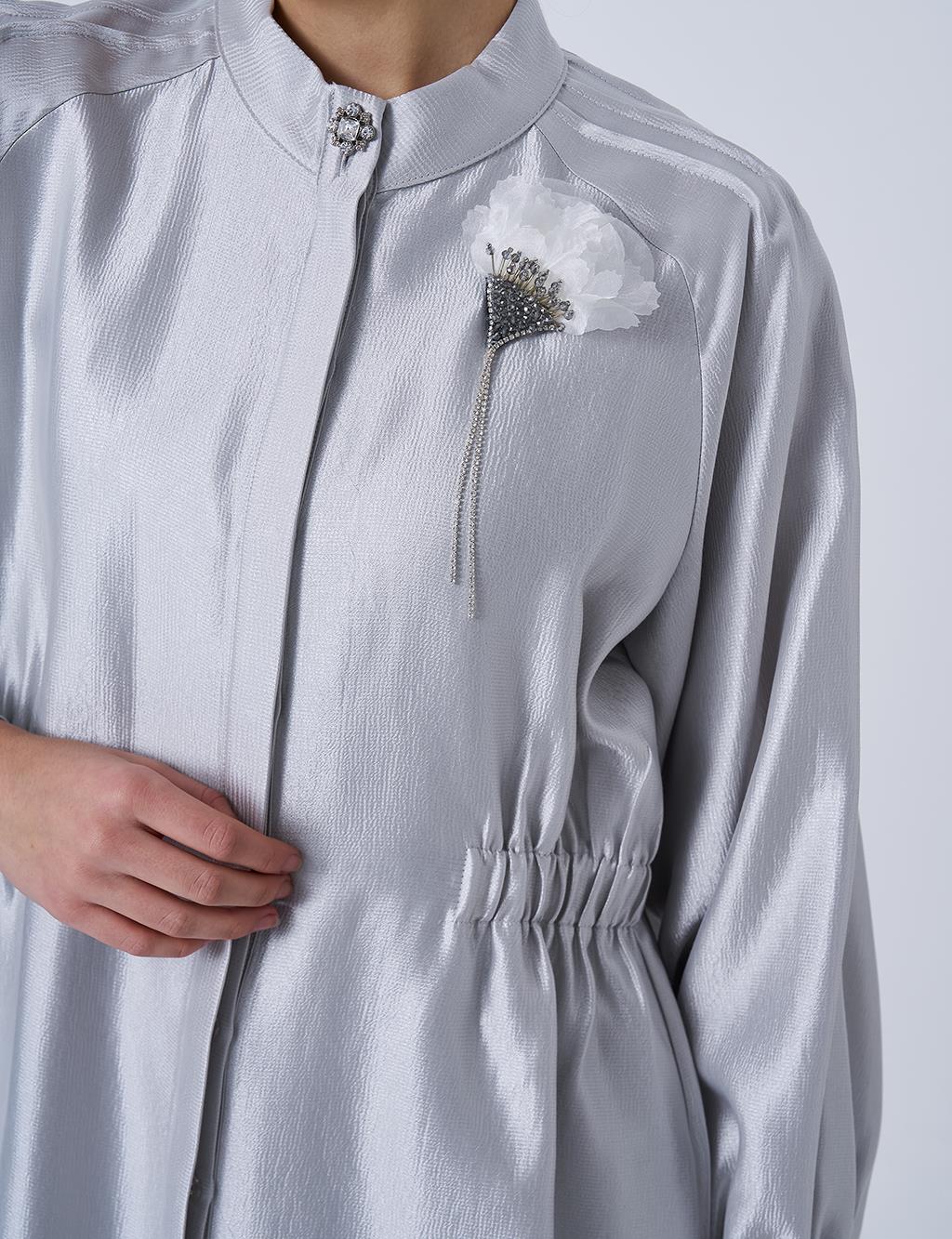 Broş Detaylı Saten Tunik Gri