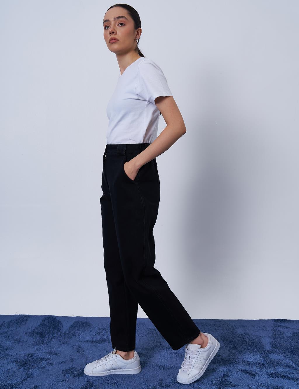 Carrot Cut Denim Pants in Gray