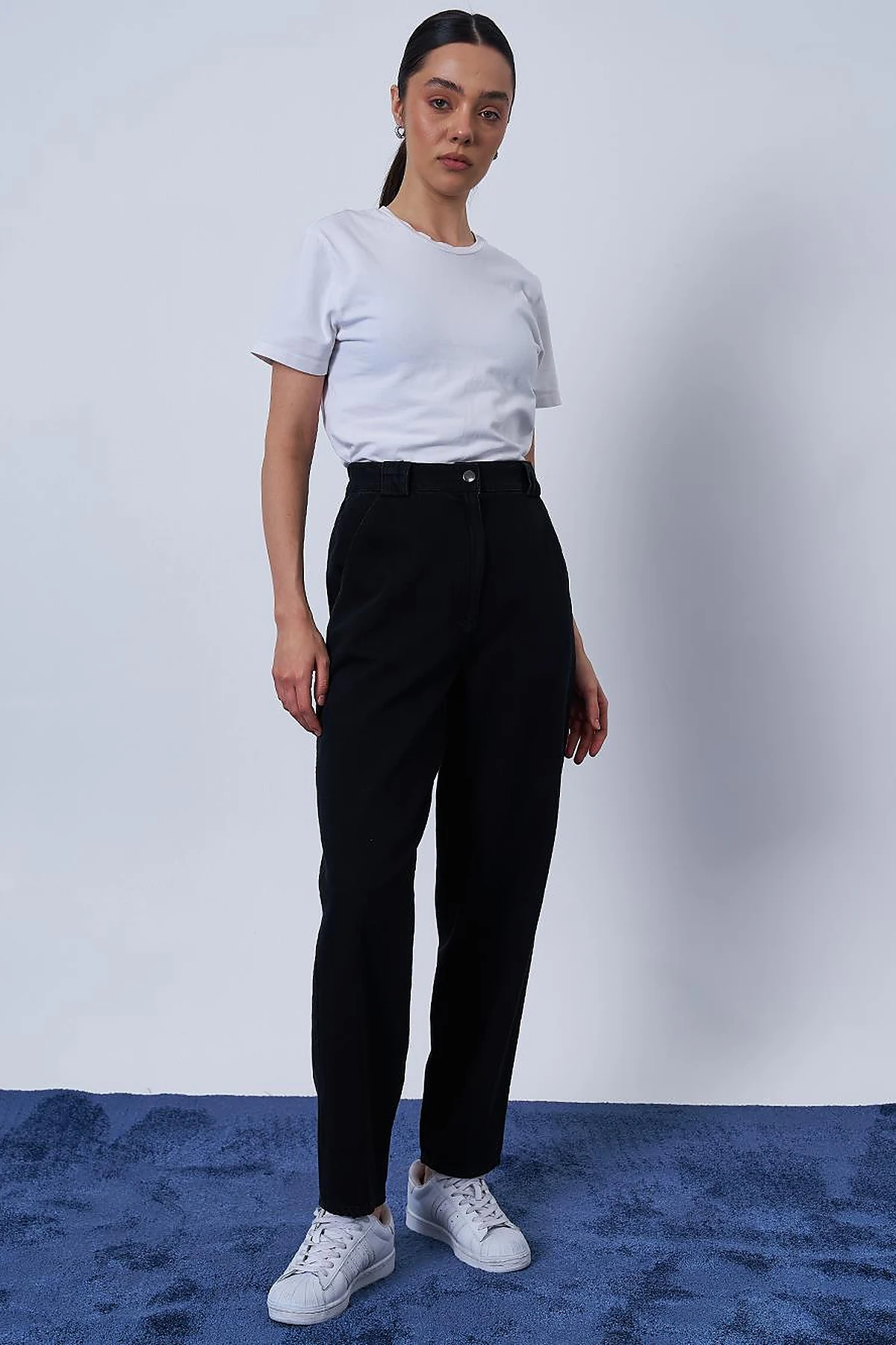 Carrot Cut Denim Pants in Gray