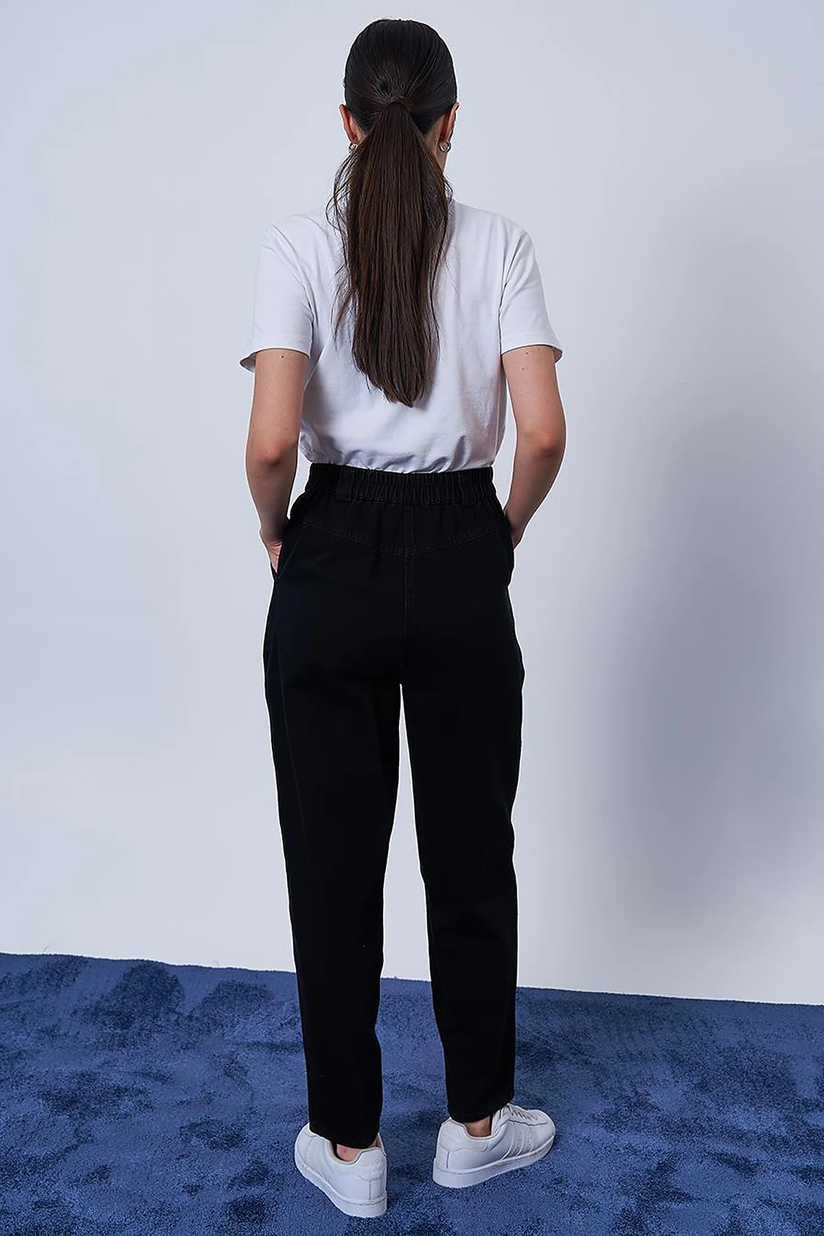 Carrot Cut Denim Pants in Gray