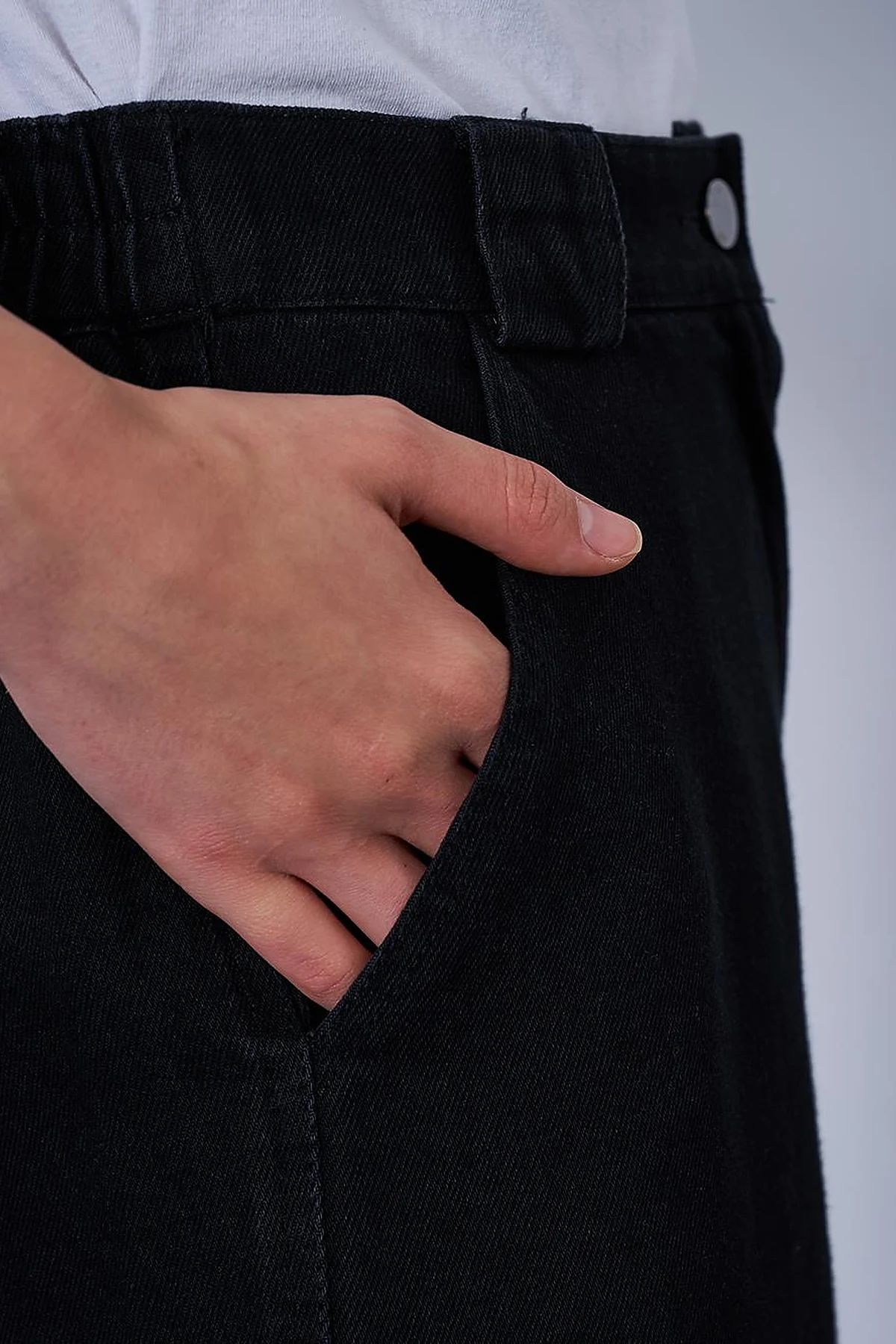 Carrot Cut Denim Pants in Gray