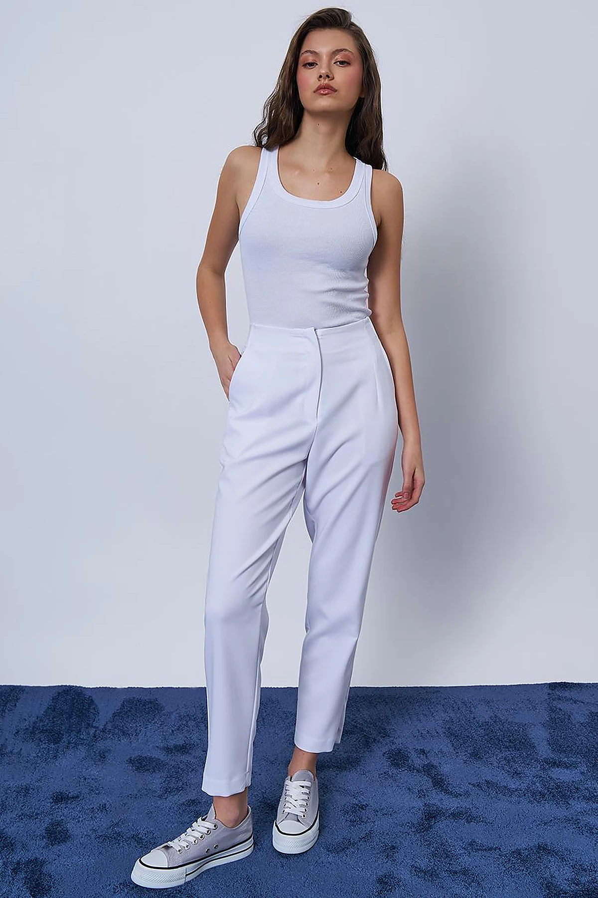 Pleated High-Waist Pants in Optical White