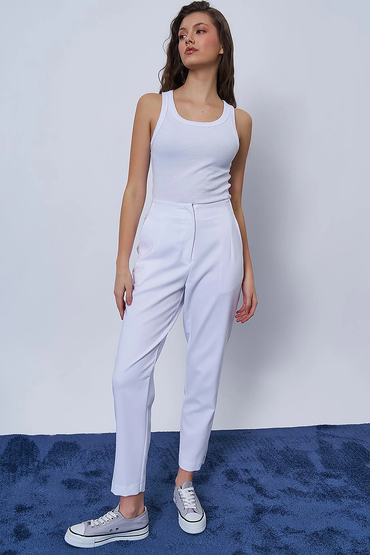 Pleated High-Waist Pants in Optical White