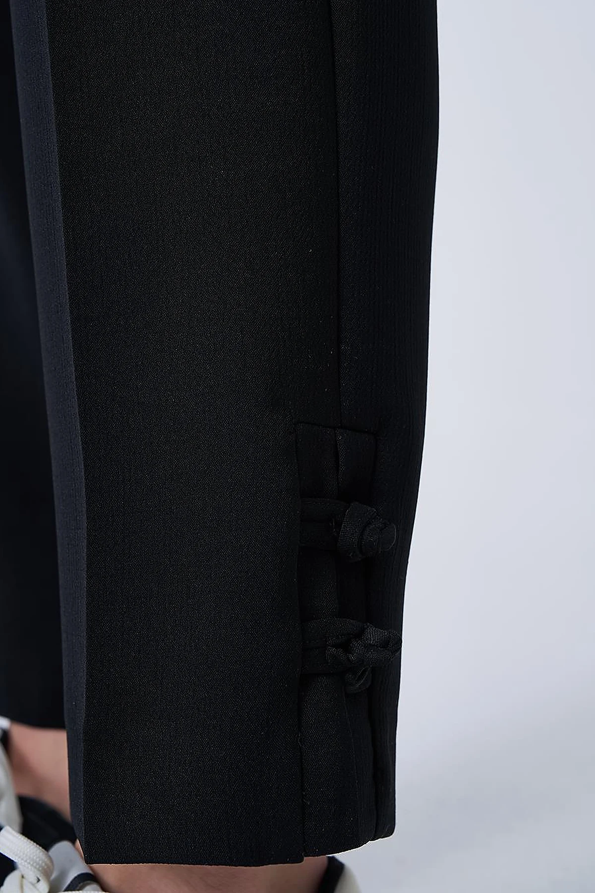 Creased Pipe Leg Trousers Black