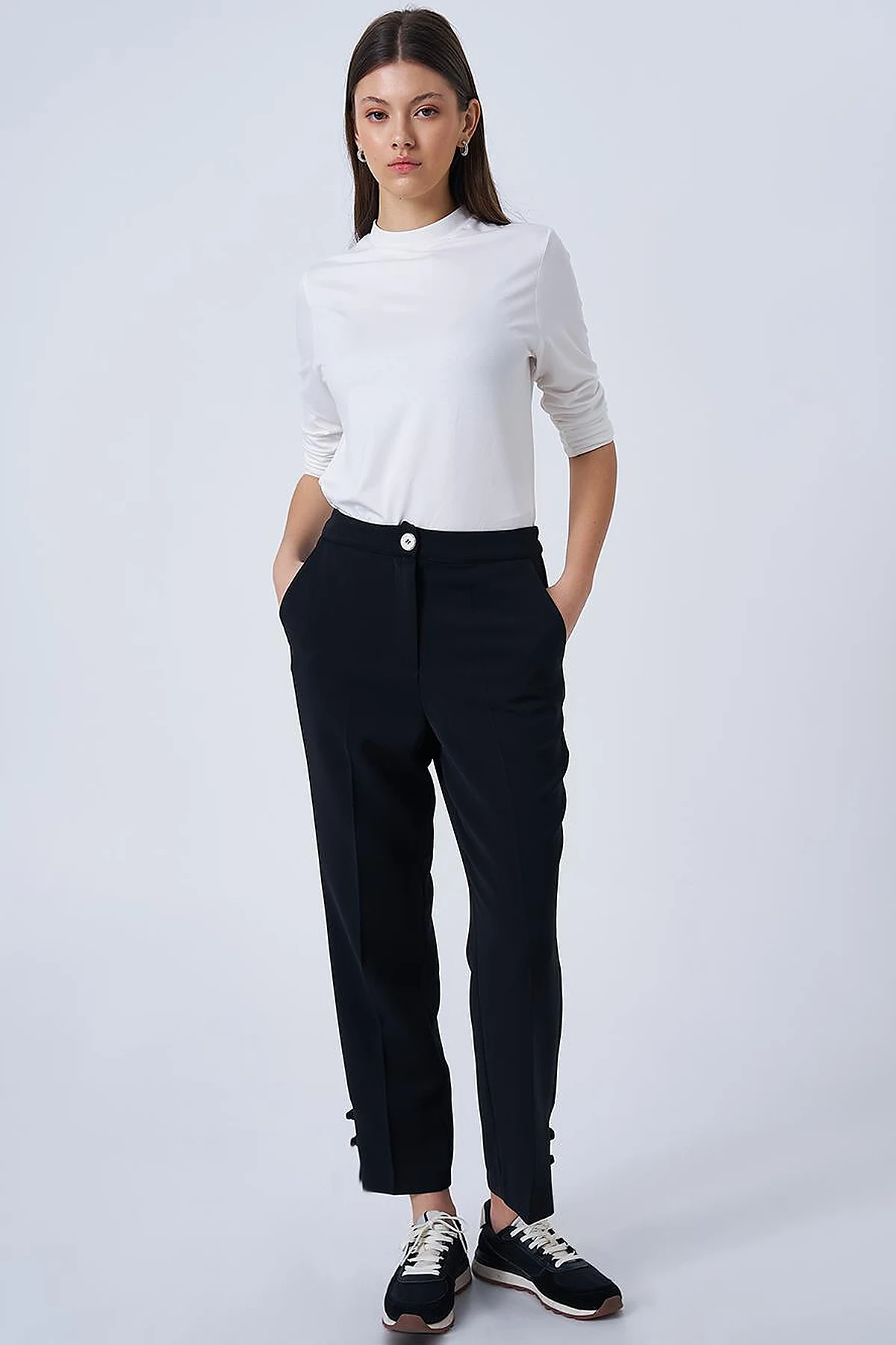 Creased Pipe Leg Trousers Black