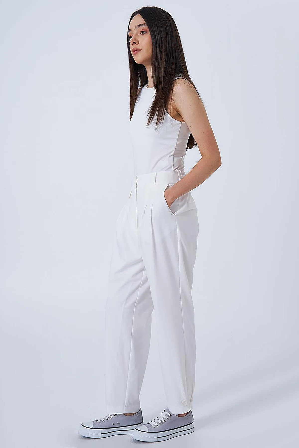 Buttoned-Hem Tapered Pants Ecru
