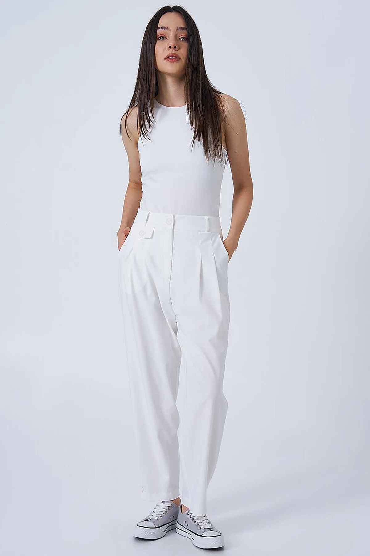 Buttoned-Hem Tapered Pants Ecru