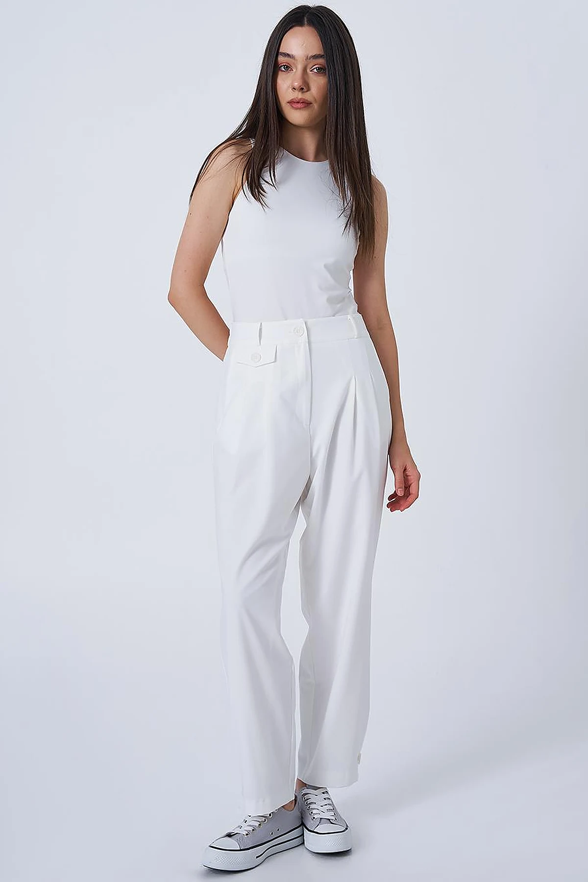 Buttoned-Hem Tapered Pants Ecru