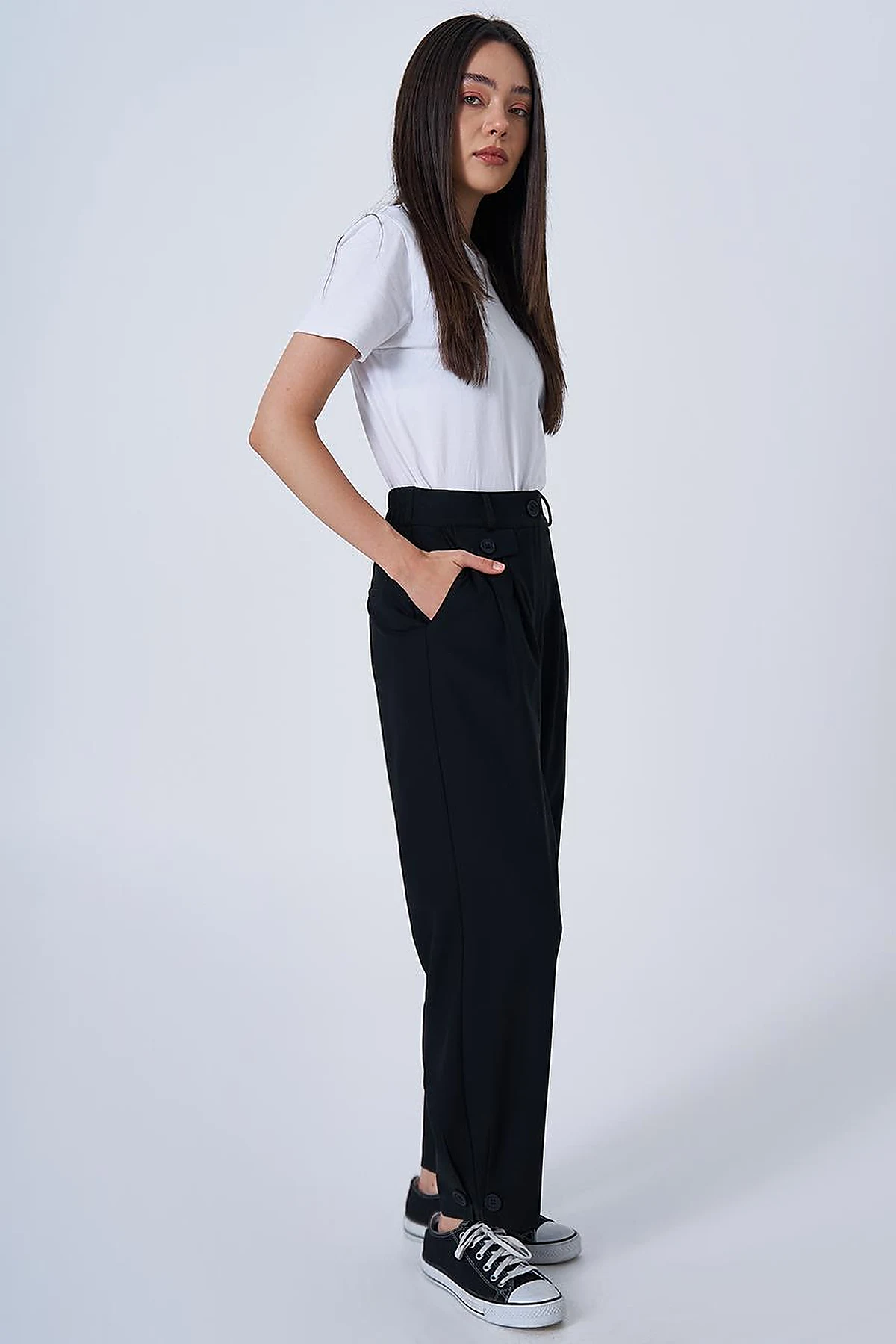 Buttoned-Hem Tapered Pants Black