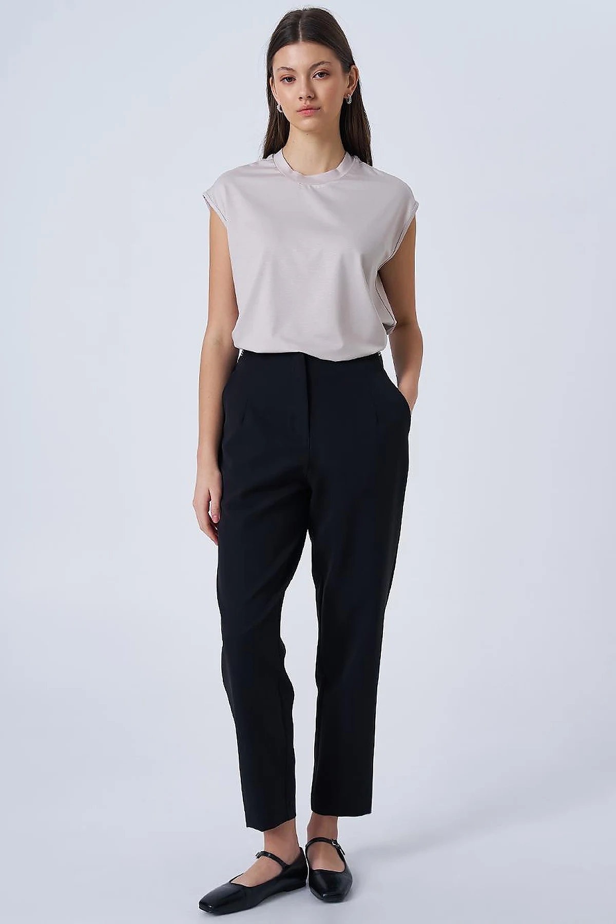  Elastic Waist Carrot Pants Black