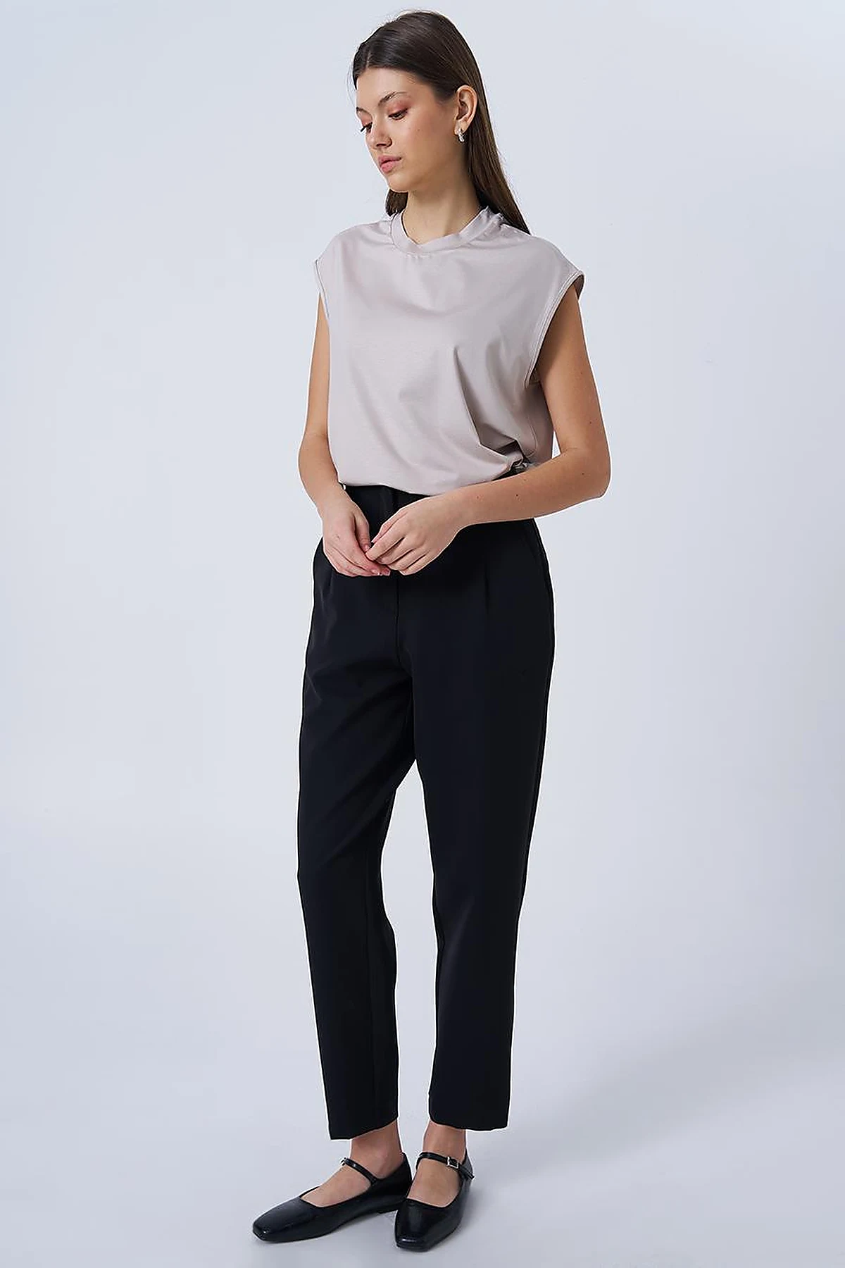 Elastic Waist Carrot Pants Black