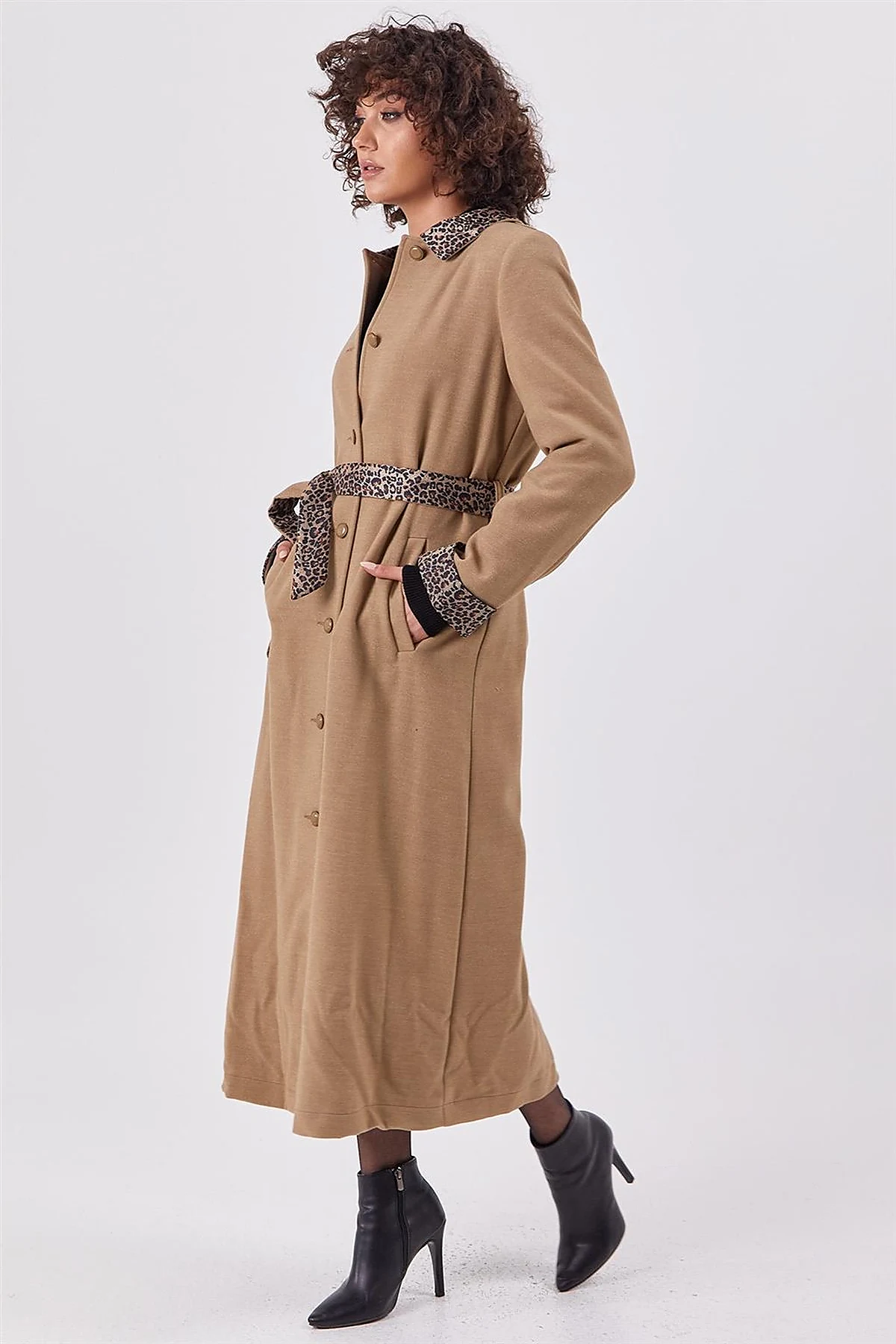 Leopard Detailed Coat Beige