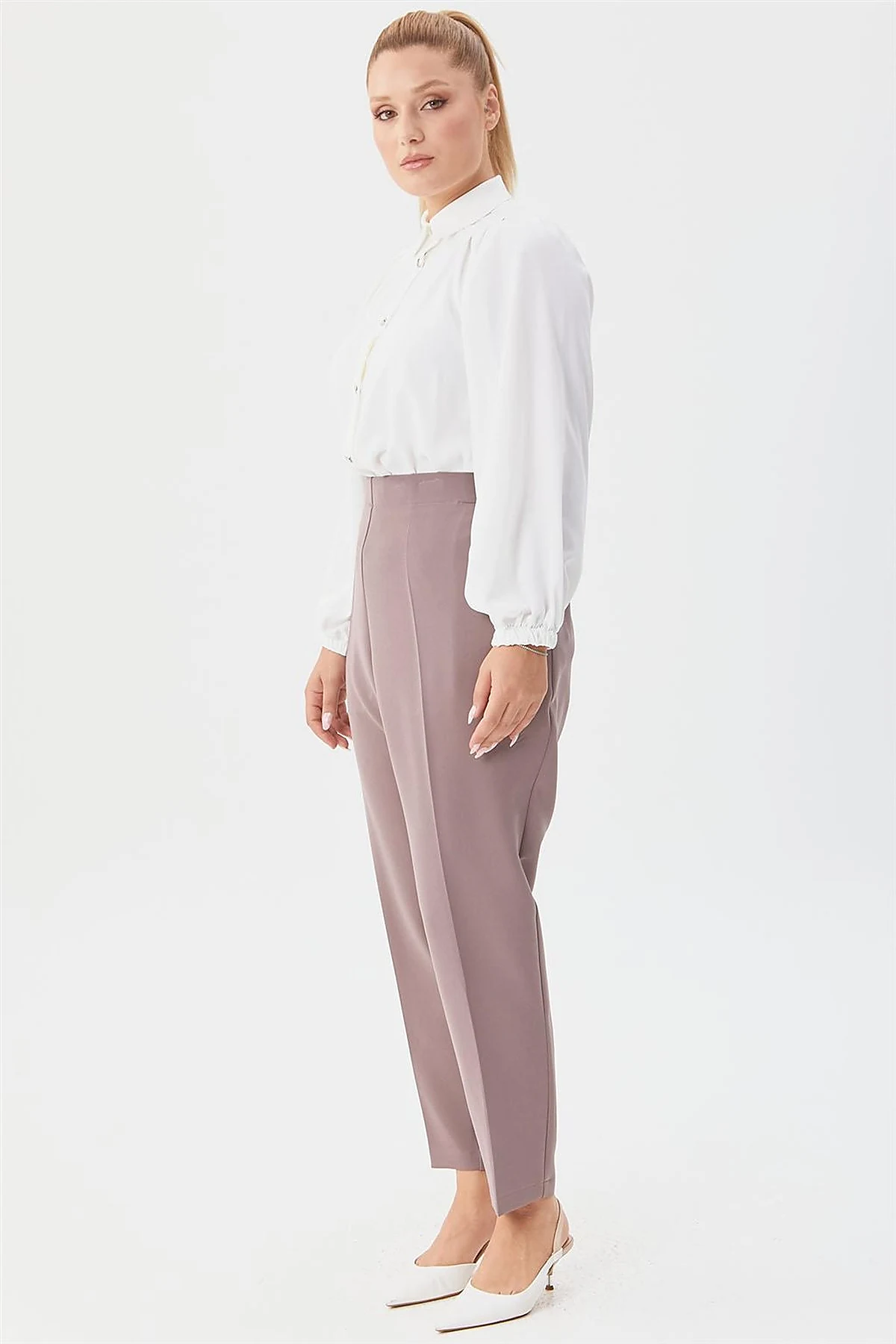 Pocket Detailed Carrot Cut Pants Taupe