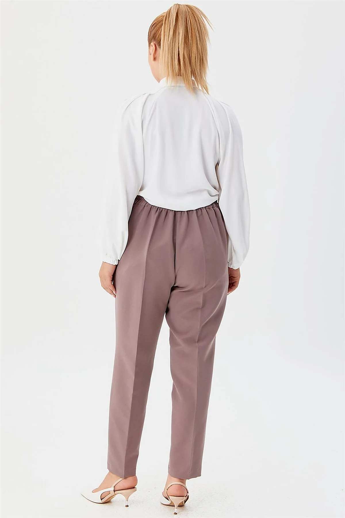 Pocket Detailed Carrot Cut Pants Taupe