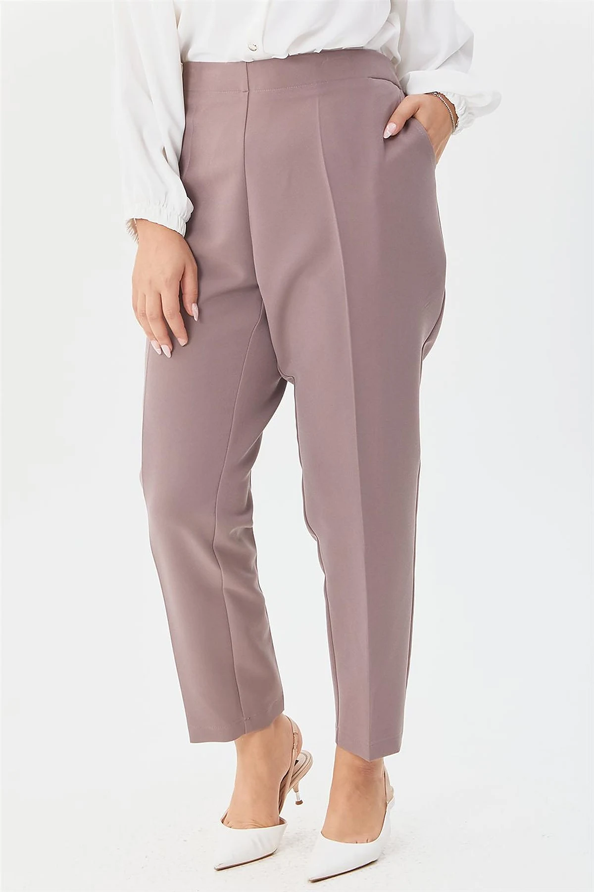 Pocket Detailed Carrot Cut Pants Taupe