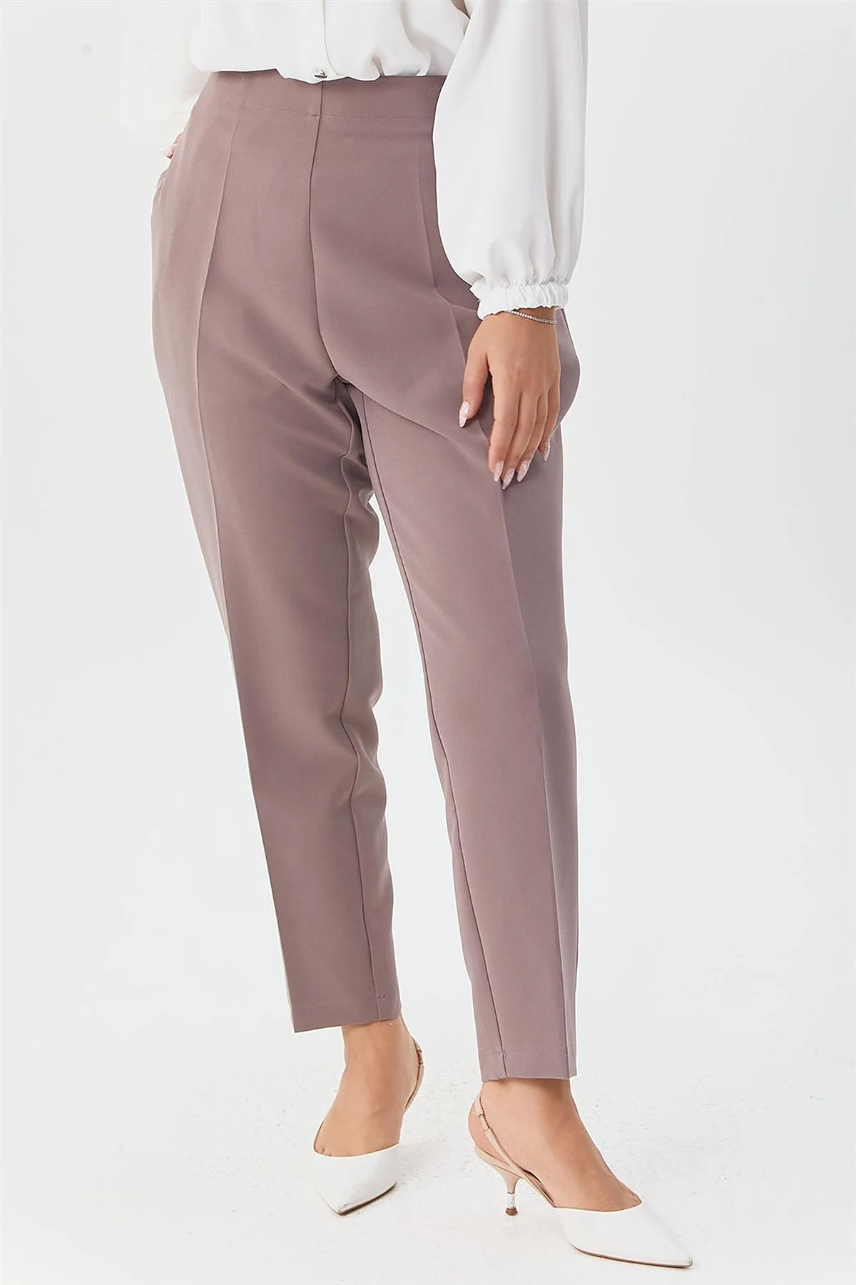Pocket Detailed Carrot Cut Pants Taupe