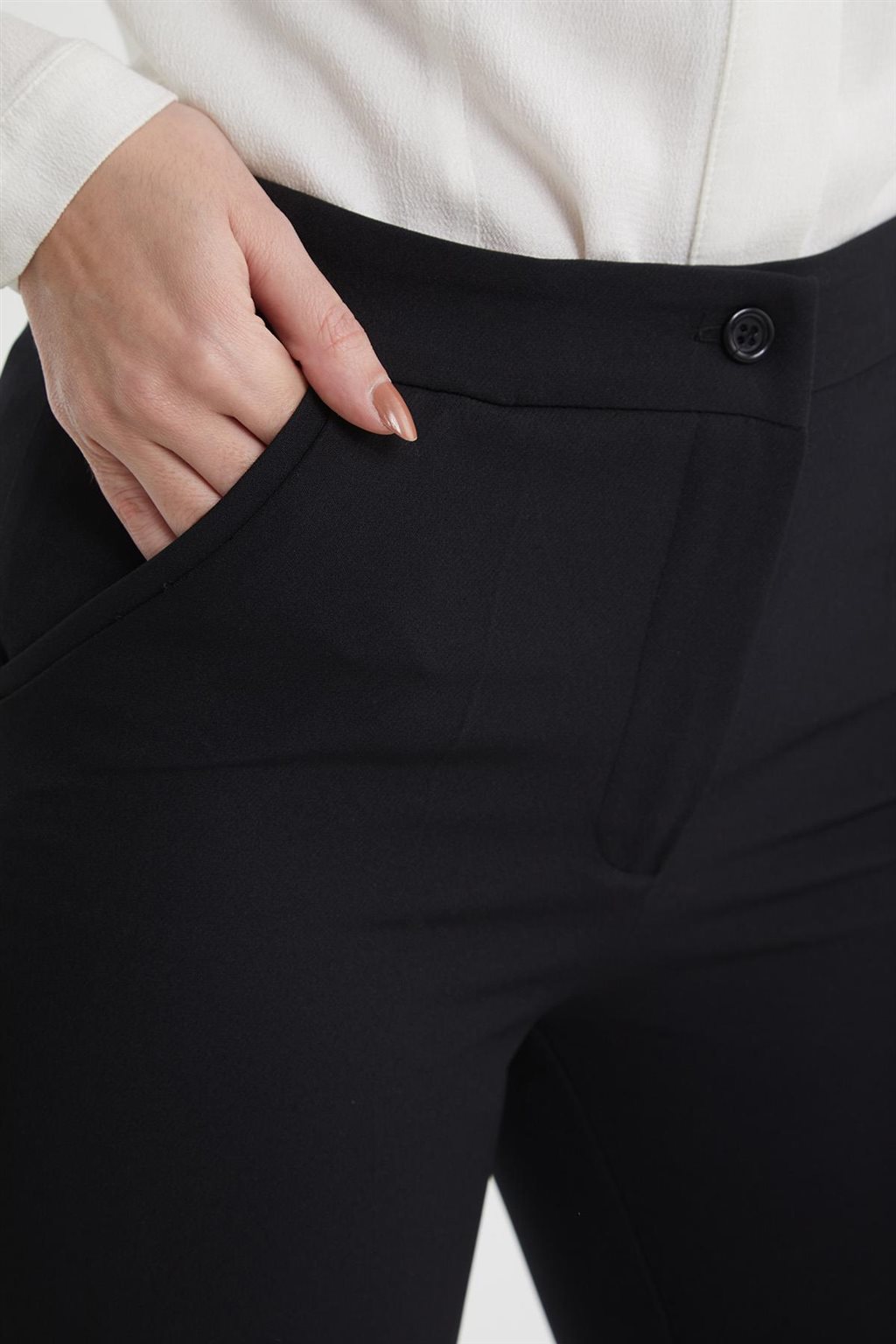 Paçası Yırtmaçlı Skinny Pantolon Siyah