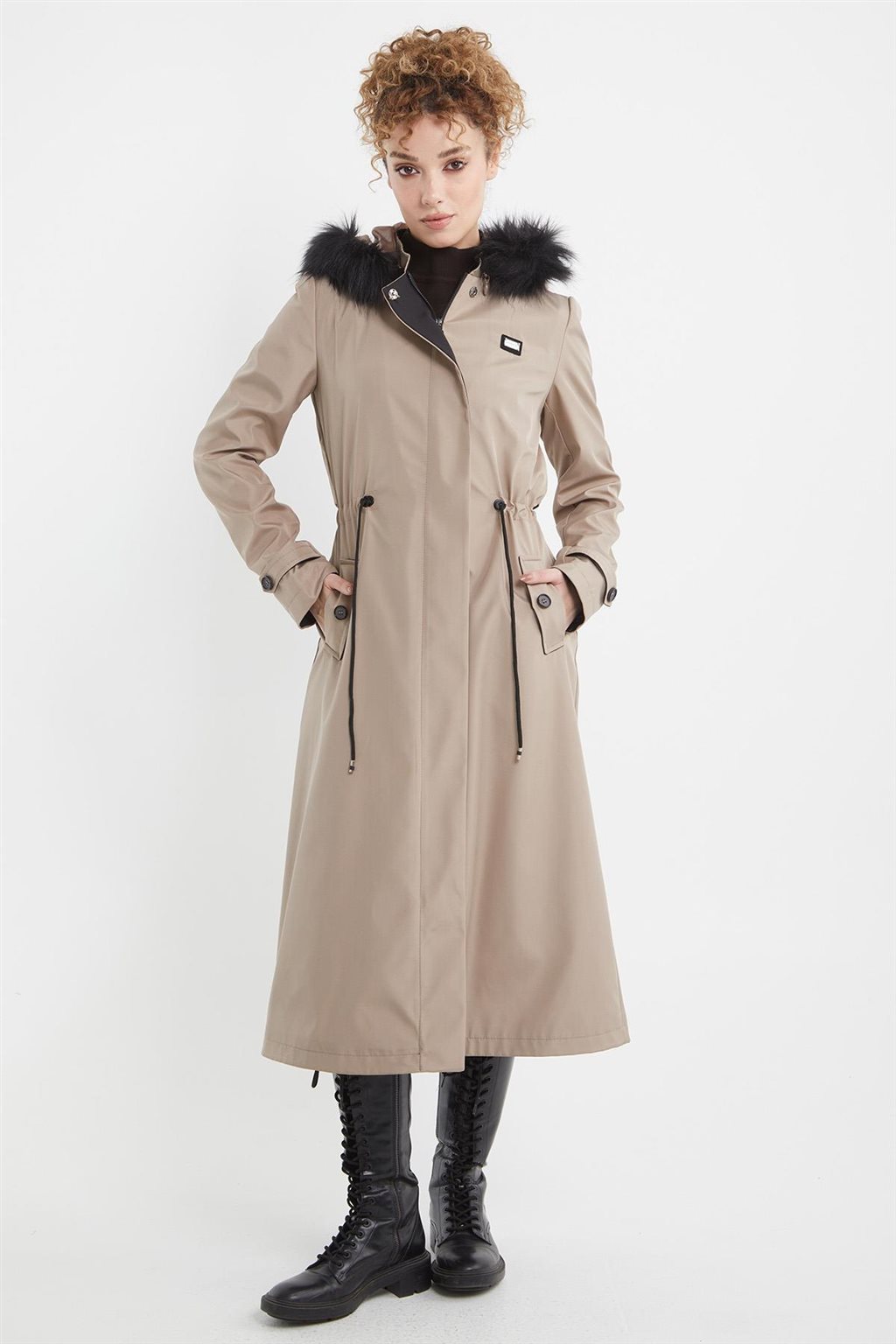 Beli Bağcıklı Parka Taş