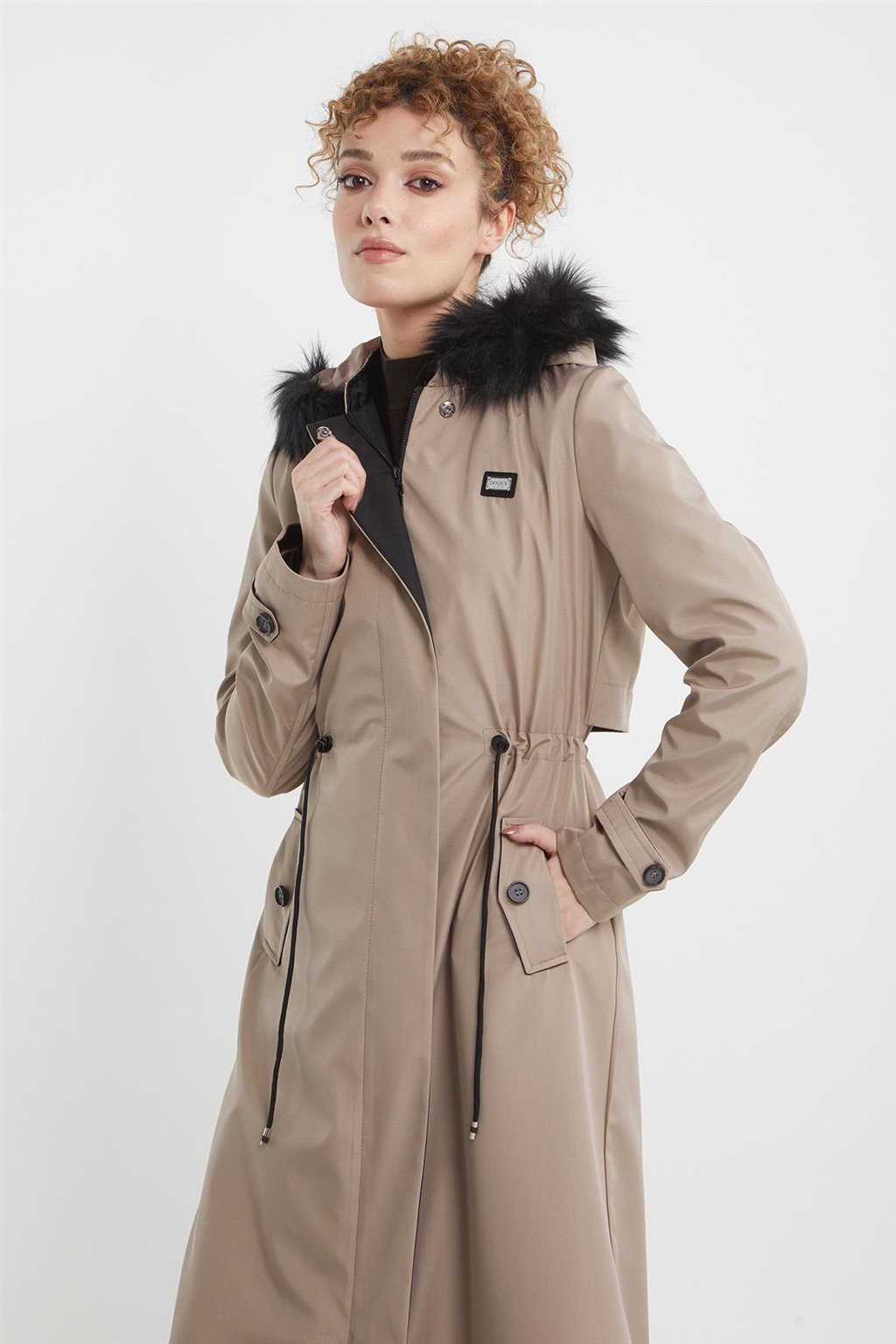 Beli Bağcıklı Parka Taş