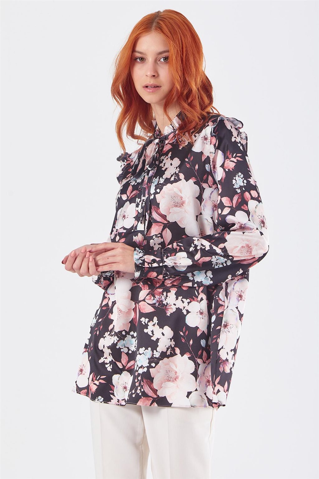 Ruffled Collar Floral Print Blouse Black