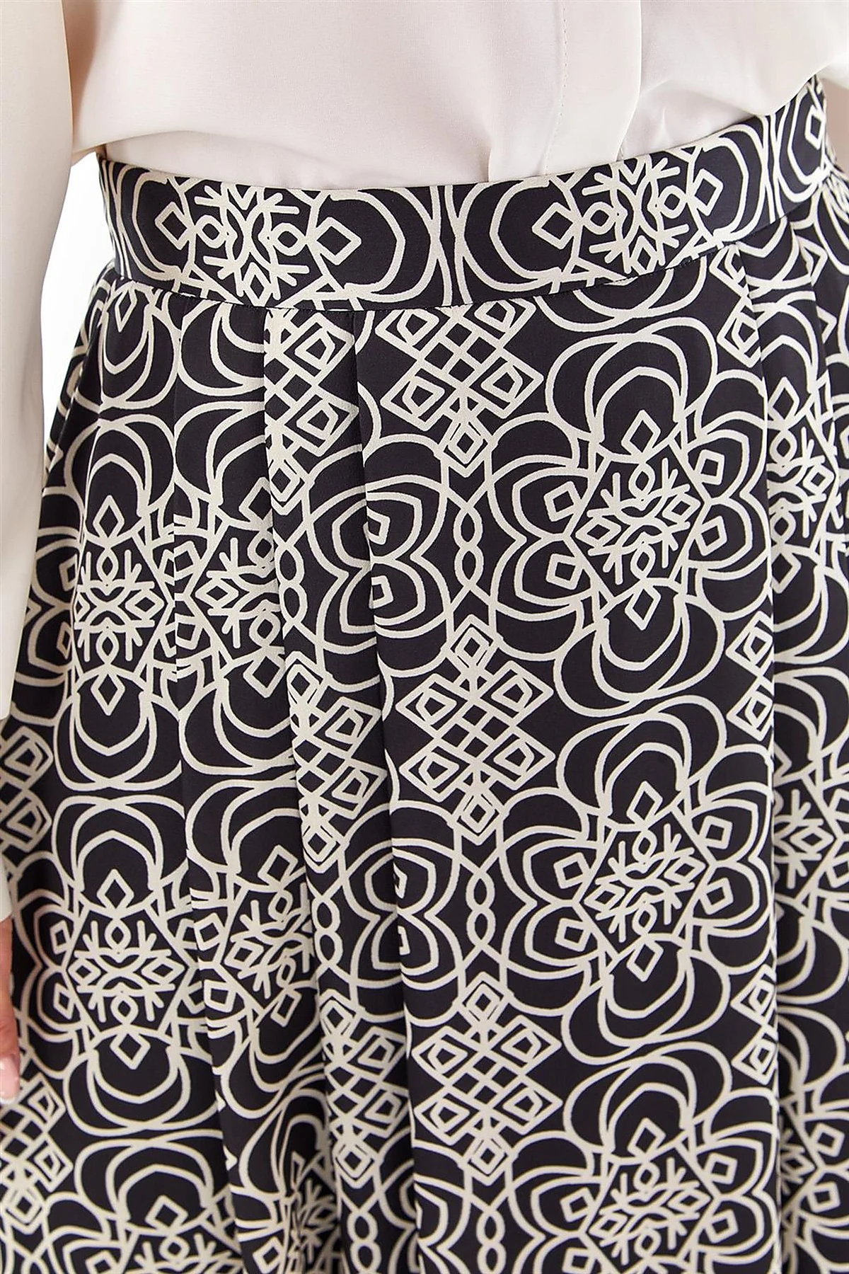 Patterned Pleated Skirt Black