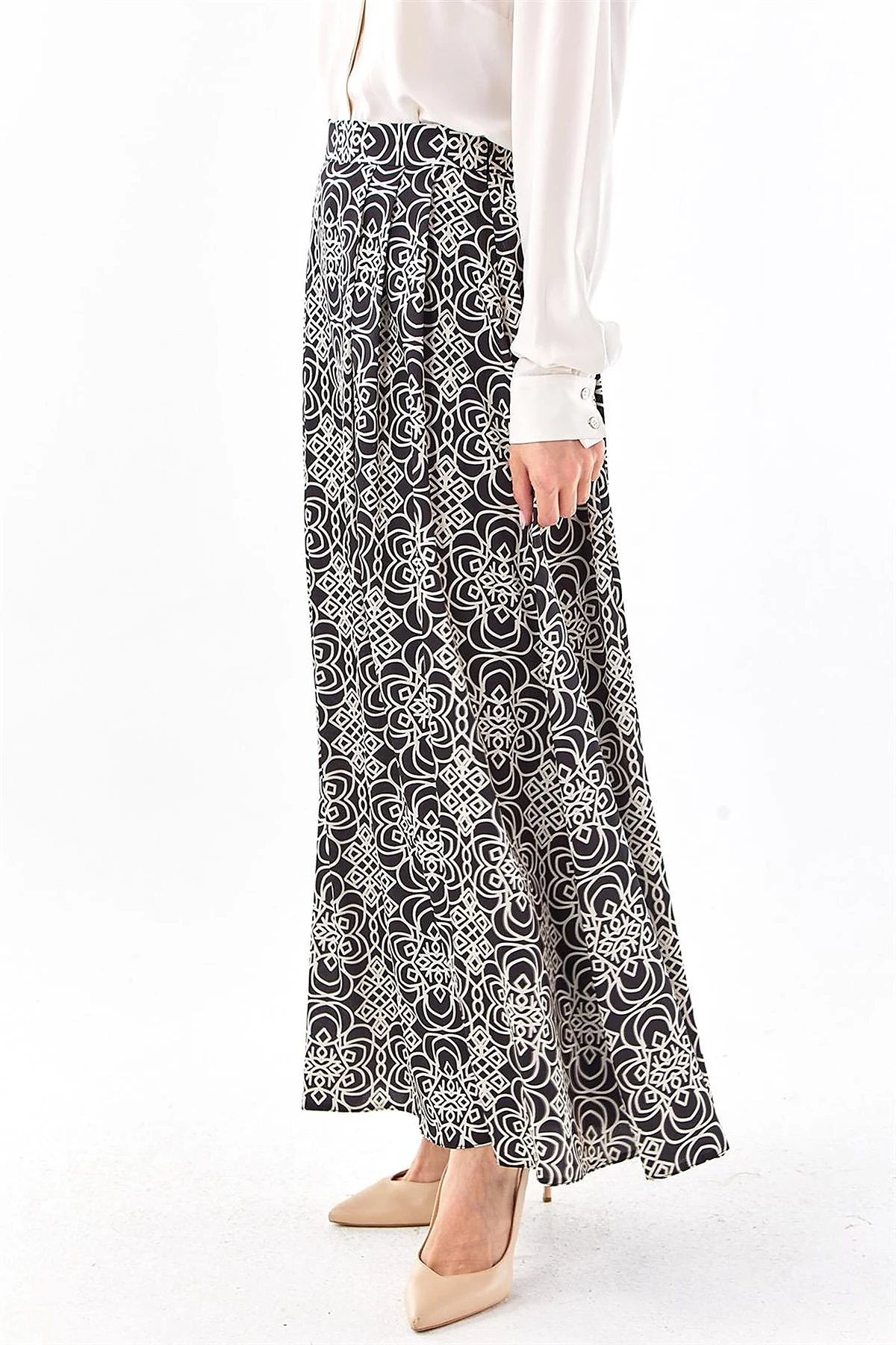 Patterned Pleated Skirt Black