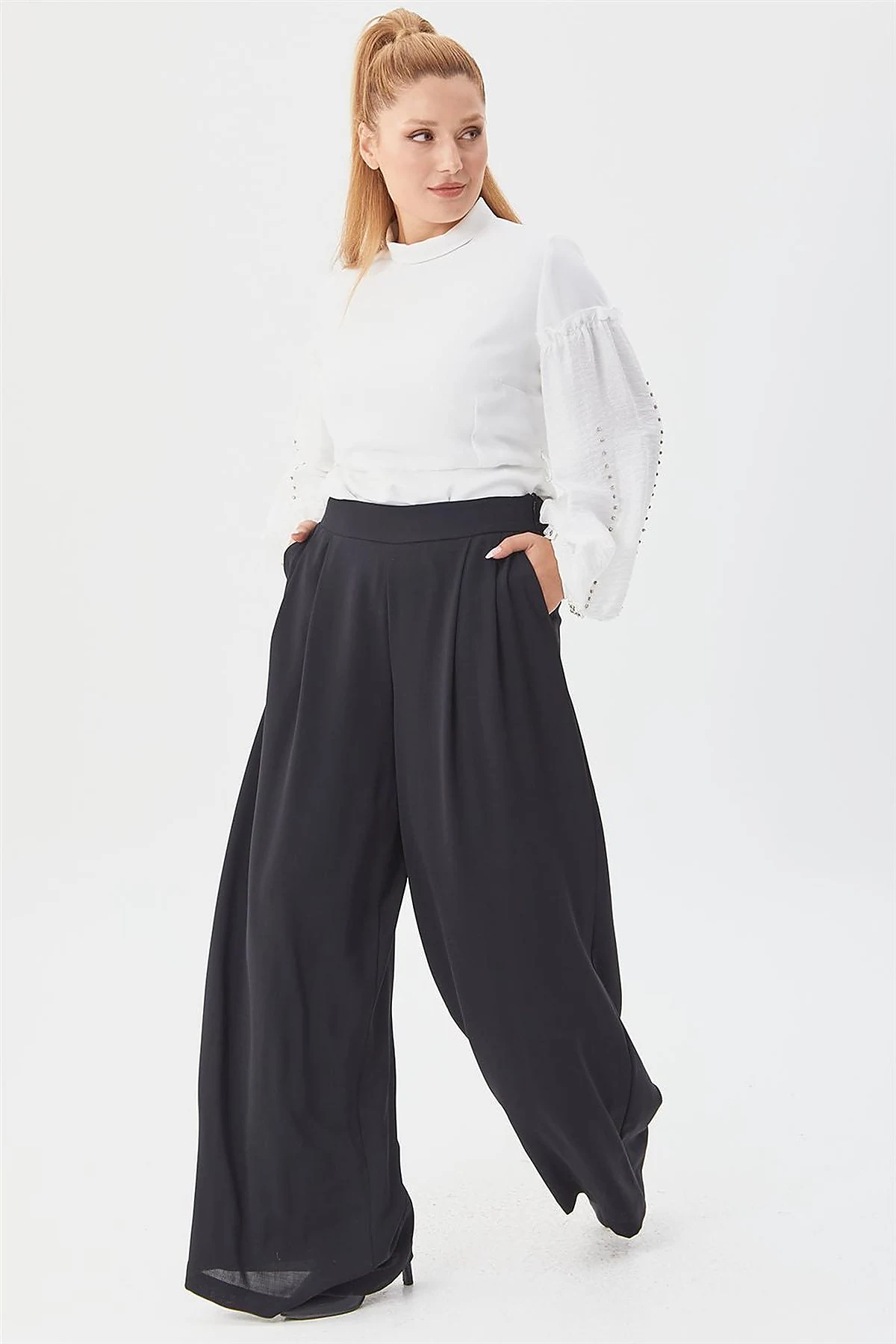 Pleated Wide-Leg Pants Black