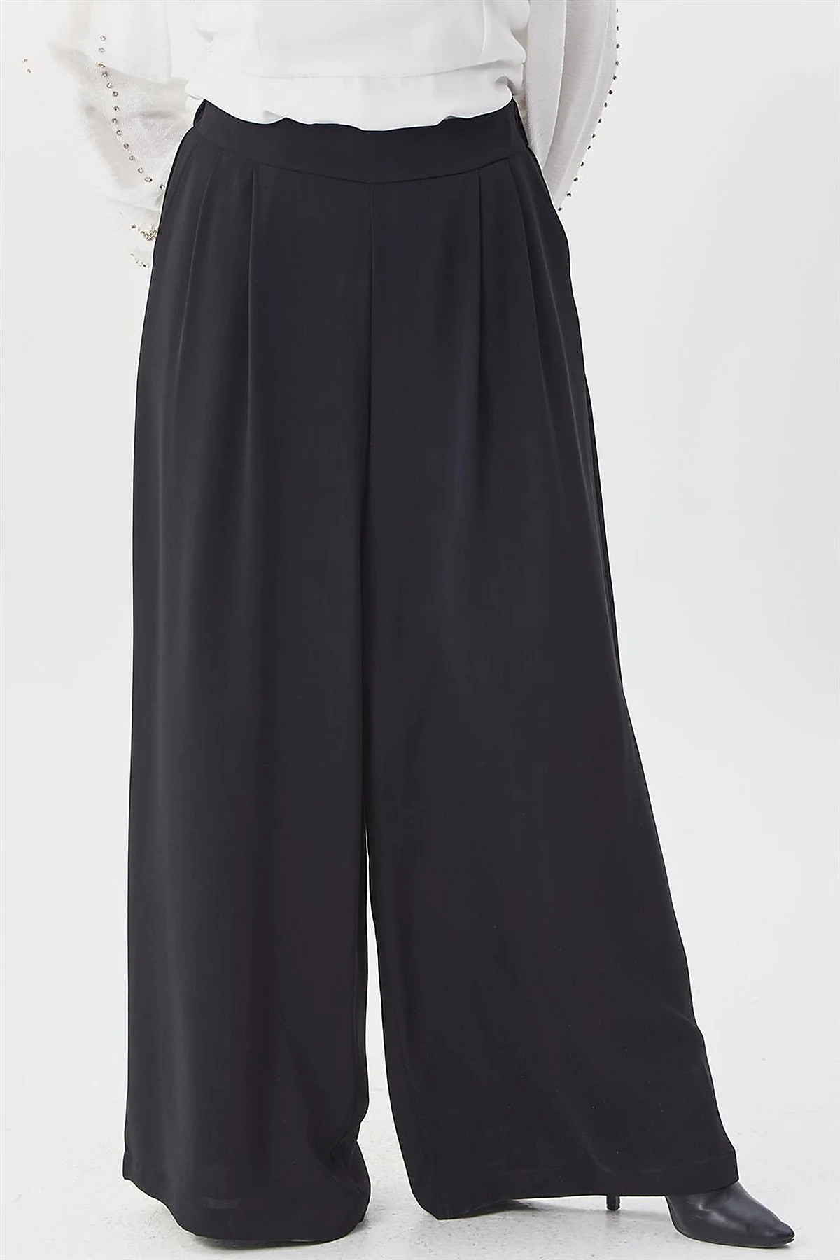 Pleated Wide-Leg Pants Black