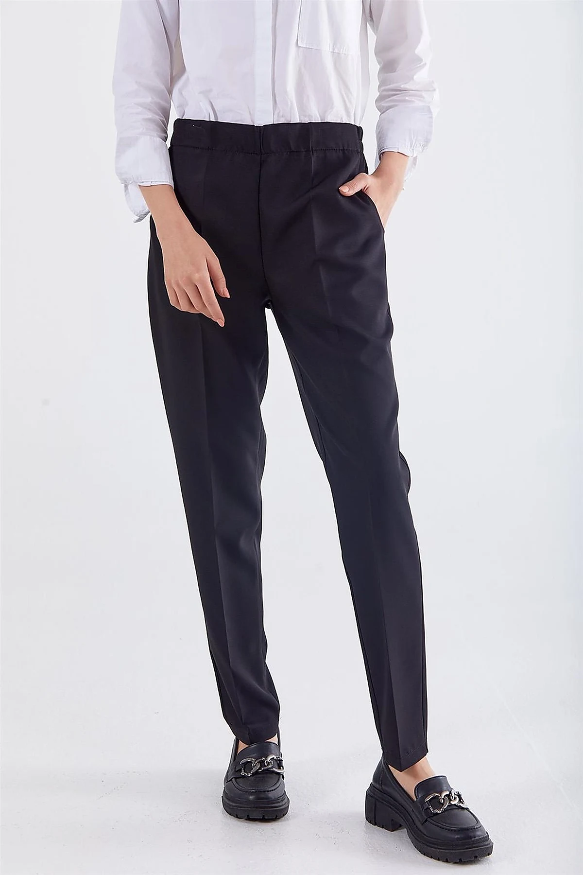 Pocketed Cigarette Pants Black