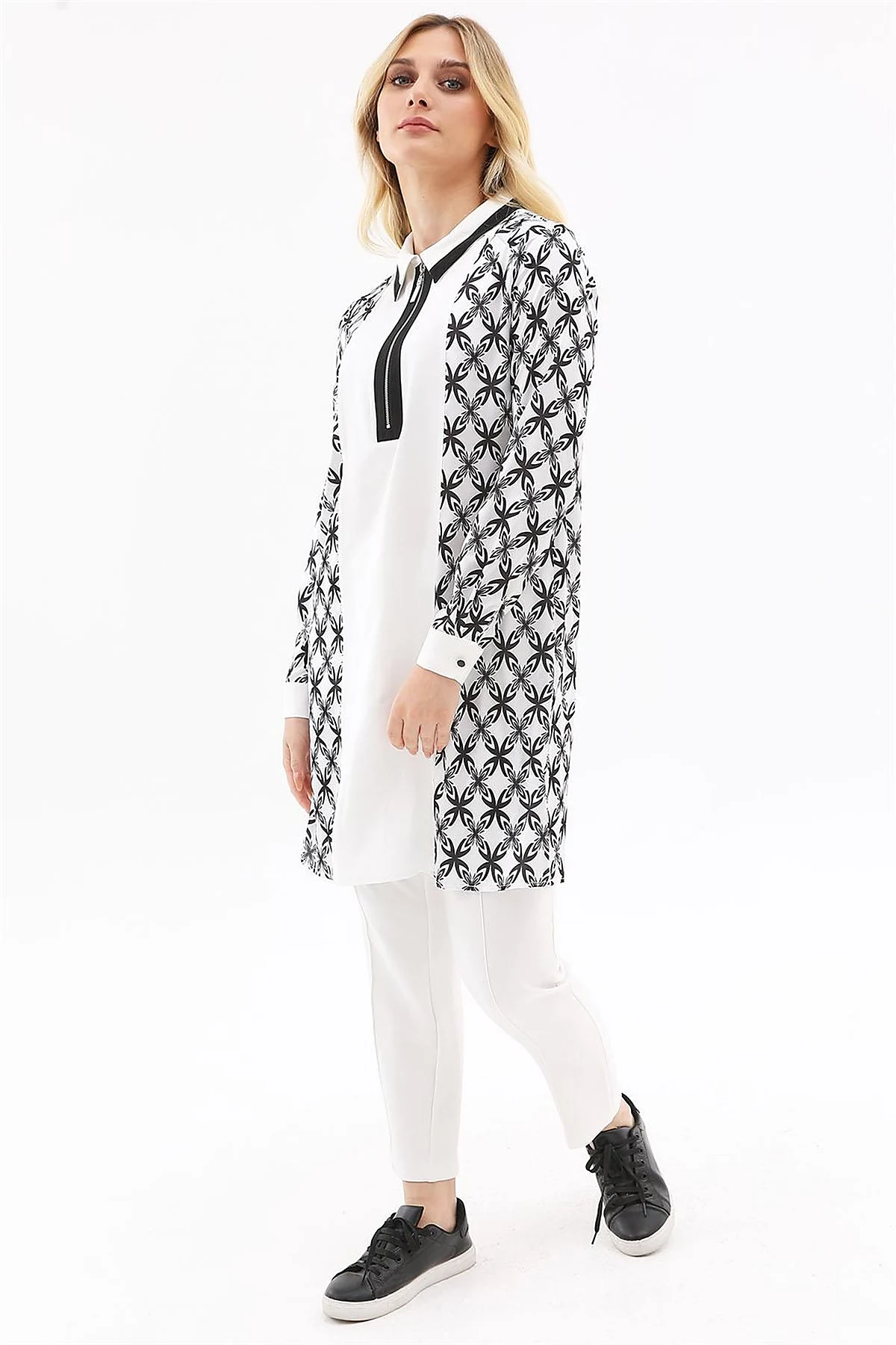Half-Zip Closure Patterned Tunic in Black